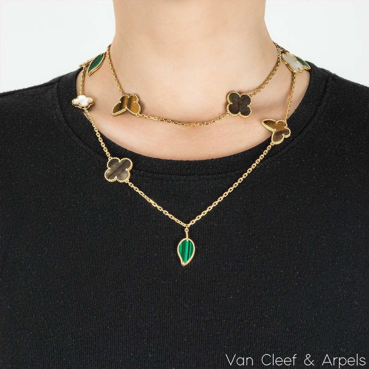 Van Cleef & Arpels, collier long Lucky Alhambra en or jaune VCARD80100 Pour femmes en vente