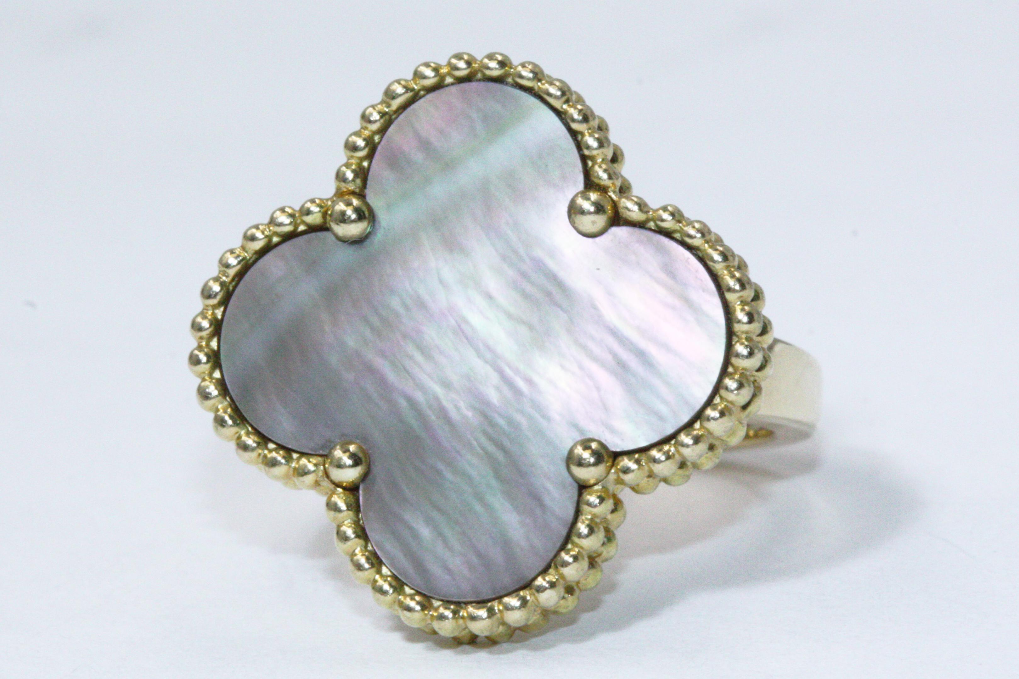 Magic Alhambra ring from Van Cleef & Arpels, made in 18K yellow gold, set with mother-of-pearl.

Stones
Mother-of-pearl : 1 stone

Size EU47 US 4
Boutique Resizable
Weight: 9.5g
Size of the ring face: 2cm x 2cm

Item come with a box and