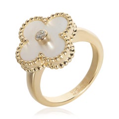 Van Cleef & Arpels Anello Alhambra Vintage in oro giallo con madreperla e diamanti