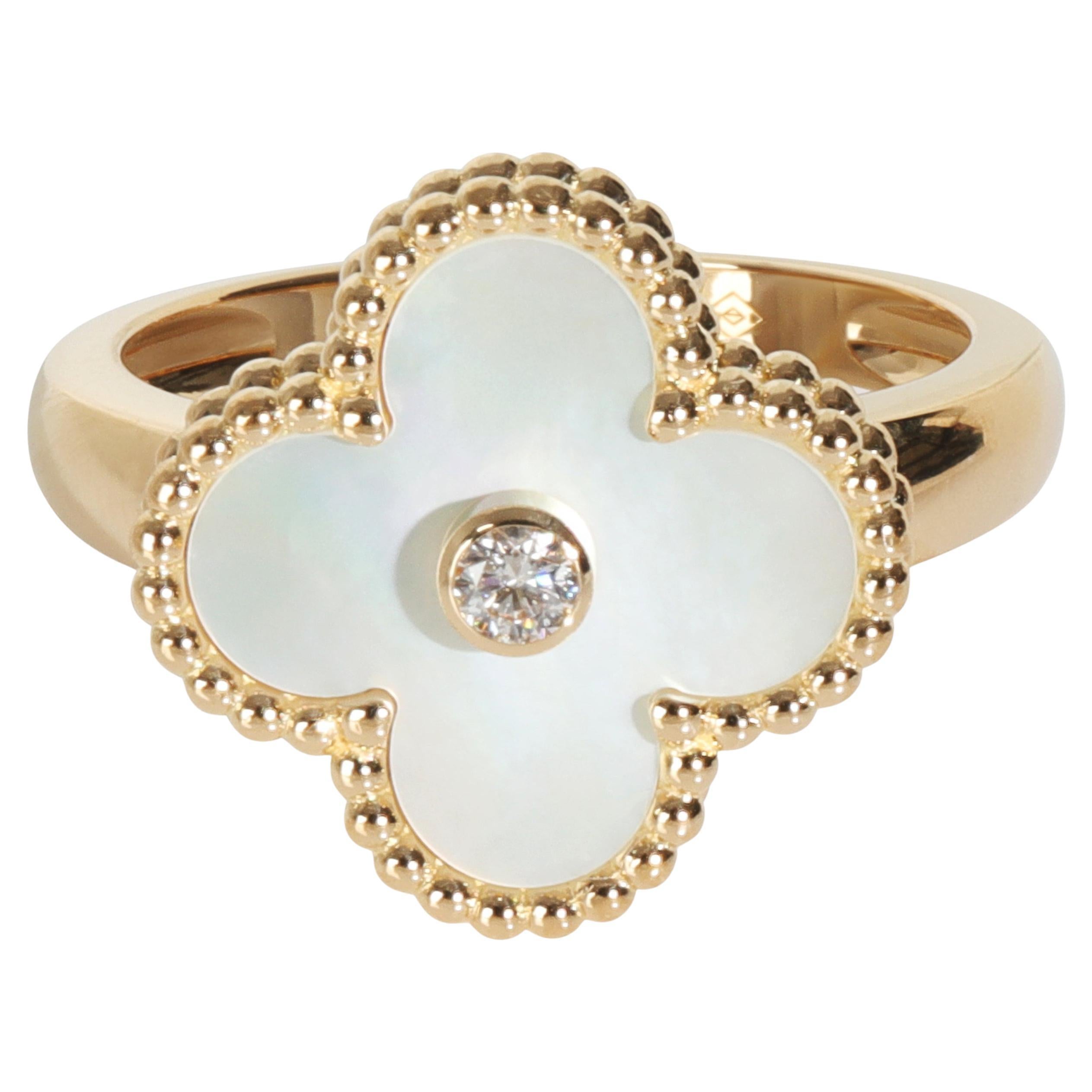 Van Cleef
Arpels Anello Alhambra Vintage in oro giallo con madreperla e diamanti