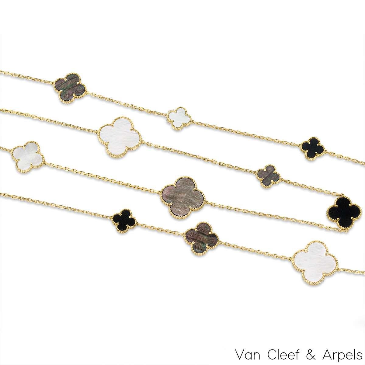 Taille ronde Van Cleef & Arpels or jaune nacre et onyx Magic Alhambra 16 Motif Ne en vente