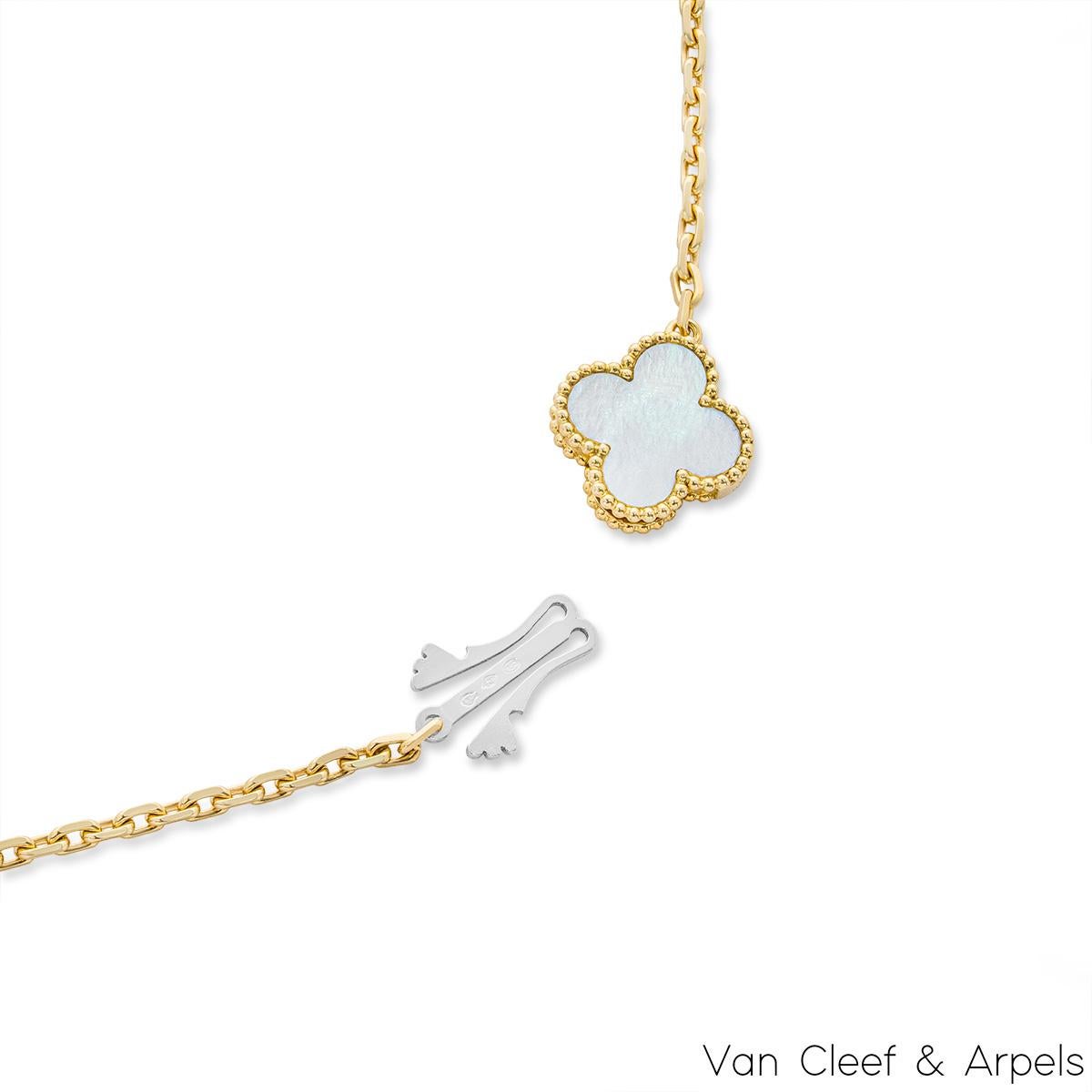 Van Cleef & Arpels Magic Alhambra-Halskette aus Gelbgold mit Perlmutt und Onyx (Rundschliff)