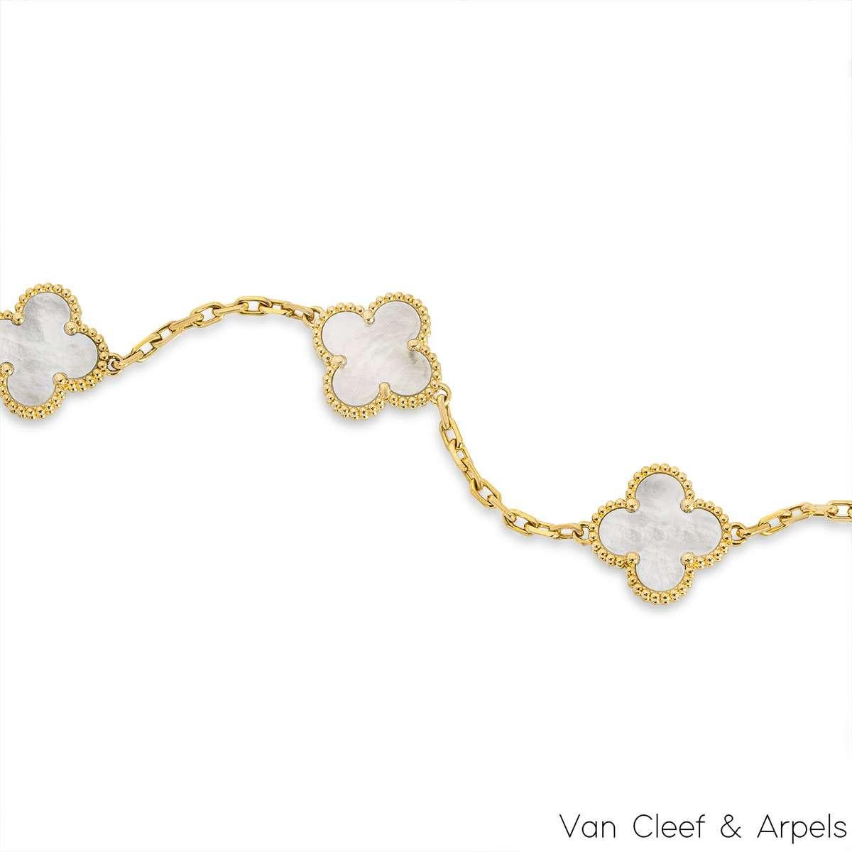 Van Cleef & Arpels Gelbgold Perlmutt Vintage Alhambra 5 Motiv-Armband im Zustand „Hervorragend“ im Angebot in Mayfair, London, London