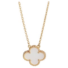 Van Cleef & Arpels Pendentif Alhambra Vintage en or jaune et nacre