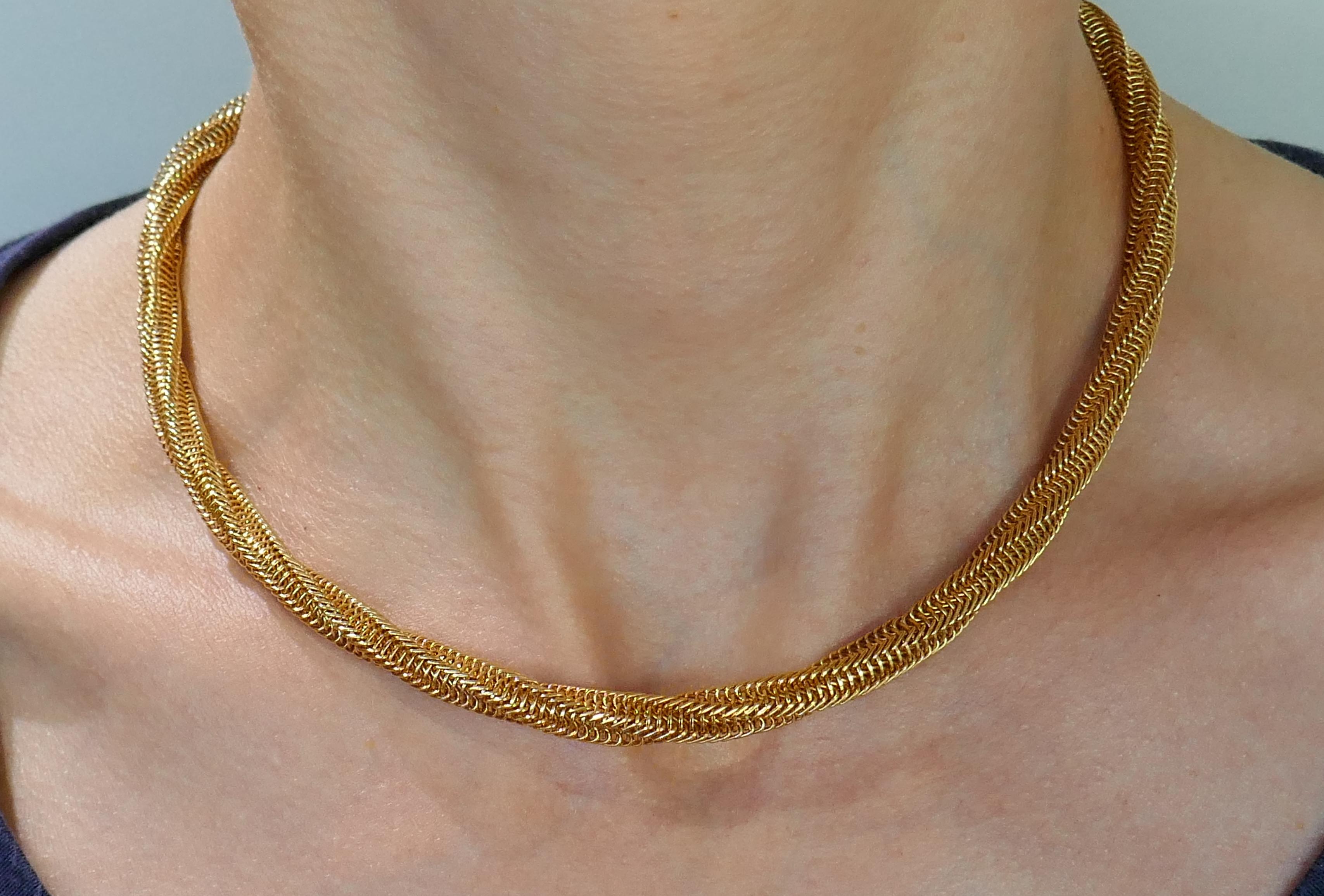 Classy necklace created by Van Cleef & Arpels in the 1960s. Elegant, timeless and wearable, the chain is a great addition to your jewelry collection.
Made of 18 karat (tested) yellow gold. 
Measures 16 x 1/4 inches (40.5 x 0.7 cm) and weighs 37.2