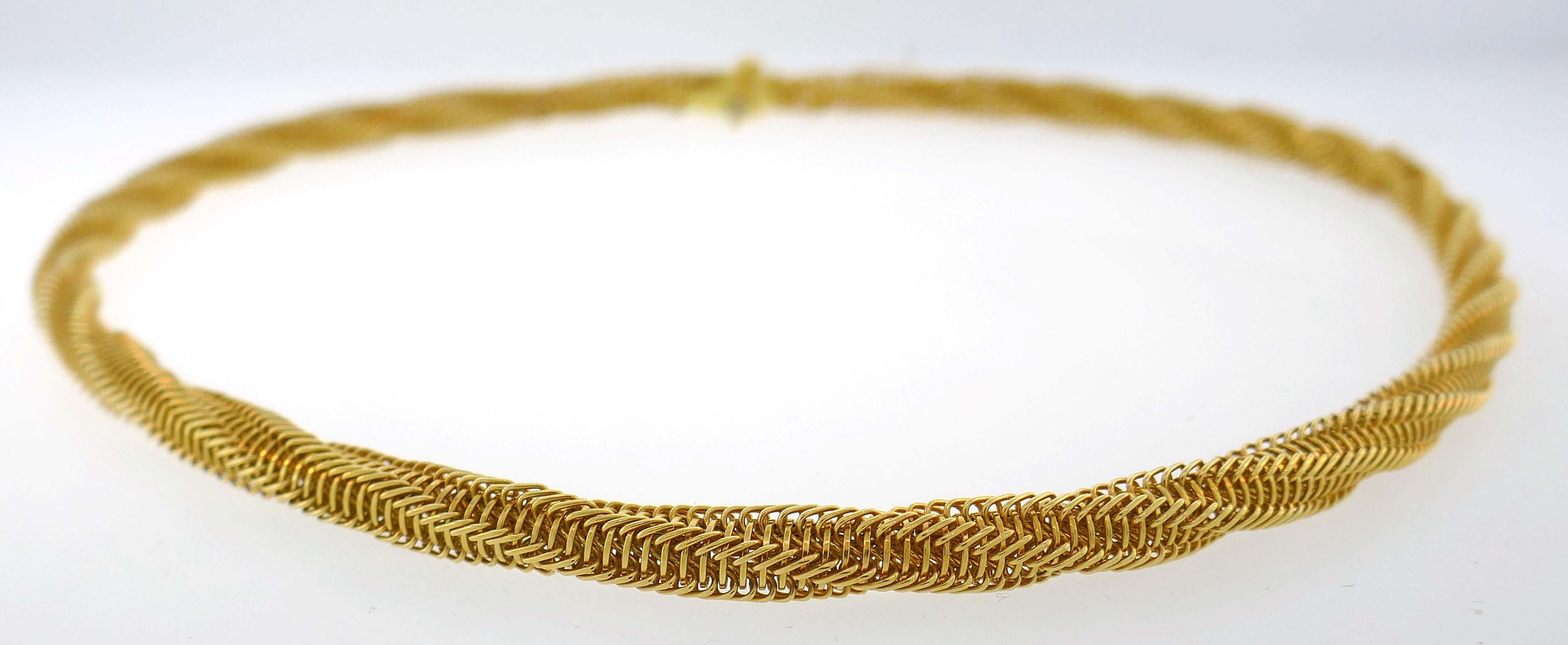 Van Cleef & Arpels Yellow Gold Necklace In Good Condition In Beverly Hills, CA