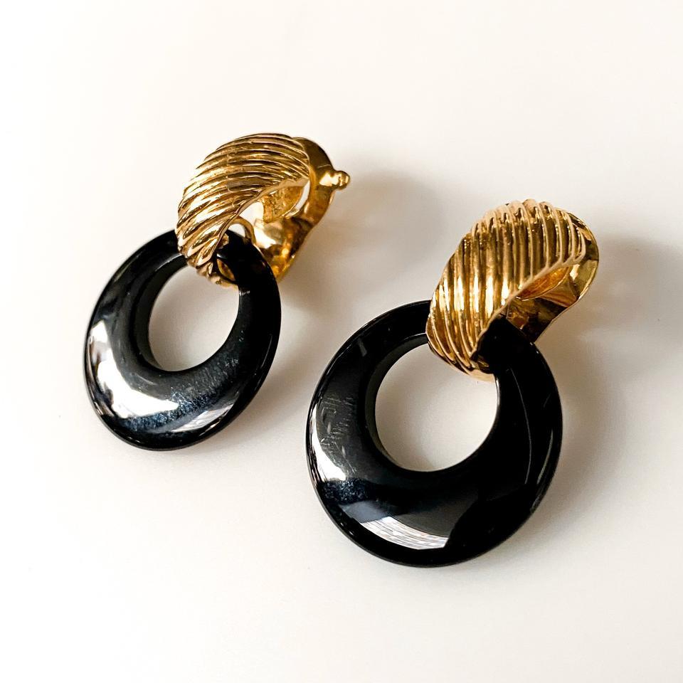 Four-in-one interchangeable vintage yellow gold earrings from Van Cleef and Arpels. 18k yellow gold shell earrings is a base for three disks that you can wear color-coordinated with your attire. Onyx, lapis and malachite disks can be worn as a