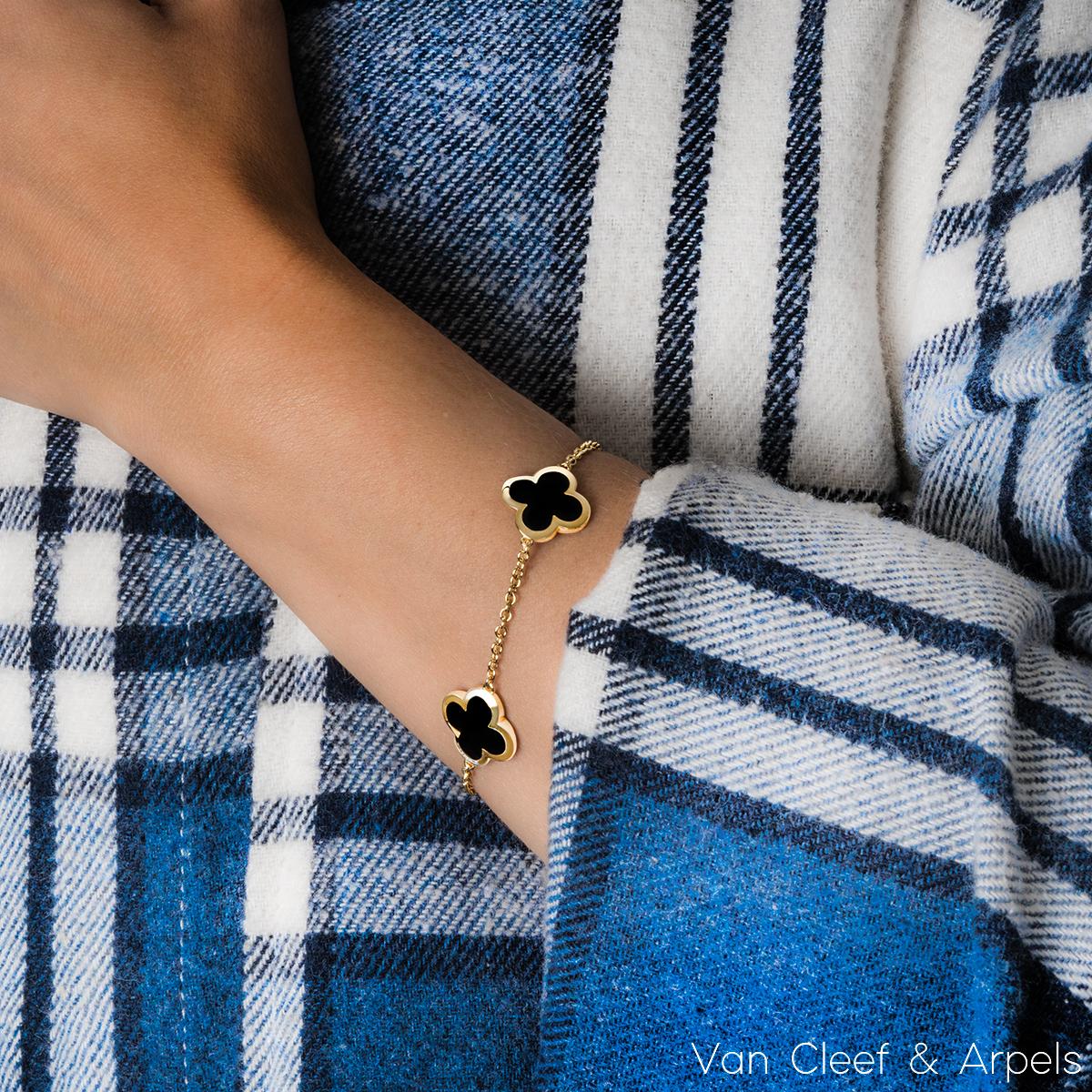 Round Cut Van Cleef & Arpels Yellow Gold Onyx Pure Alhambra 4 Motif Bracelet VCARA13400