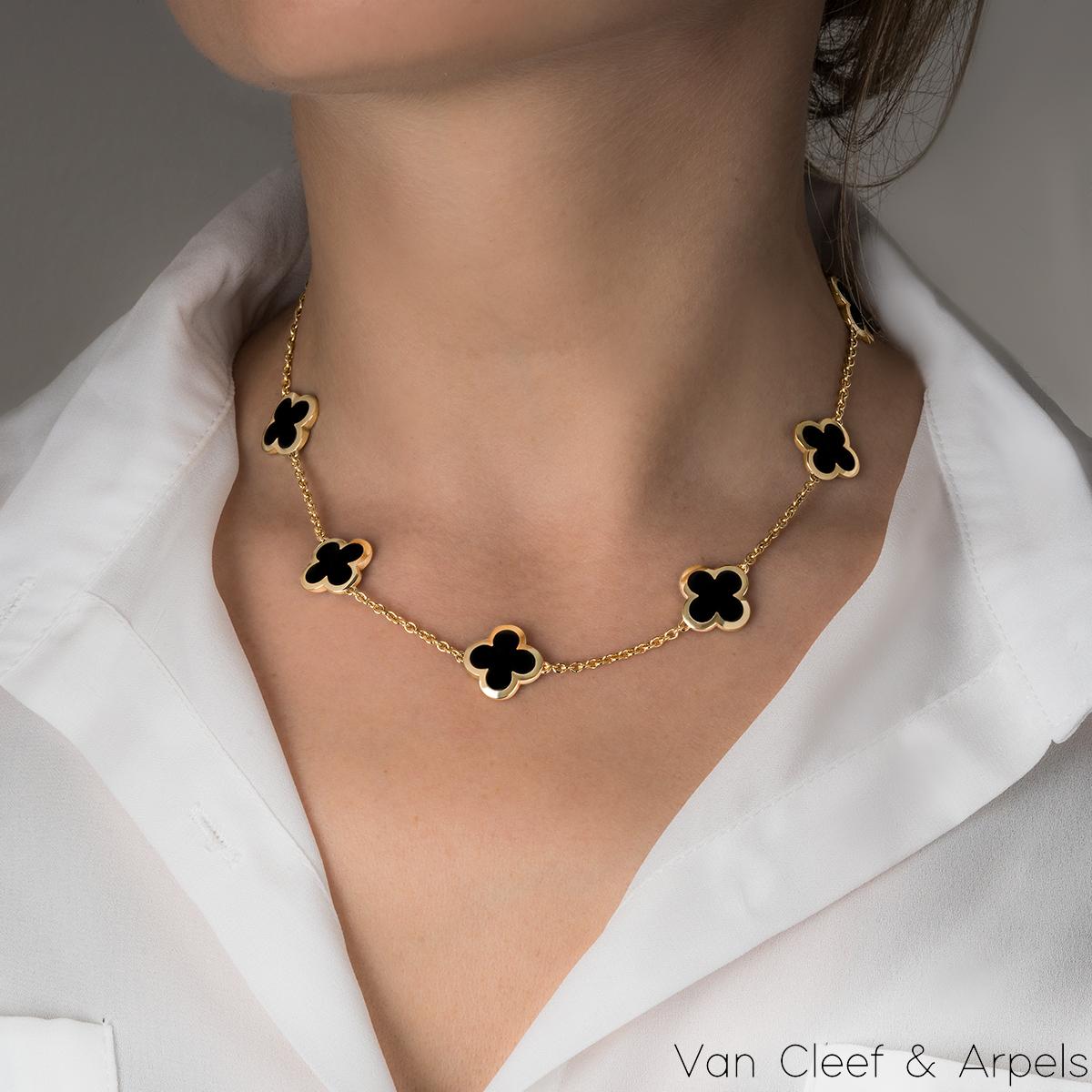 Round Cut Van Cleef & Arpels Yellow Gold Onyx Pure Alhambra Necklace