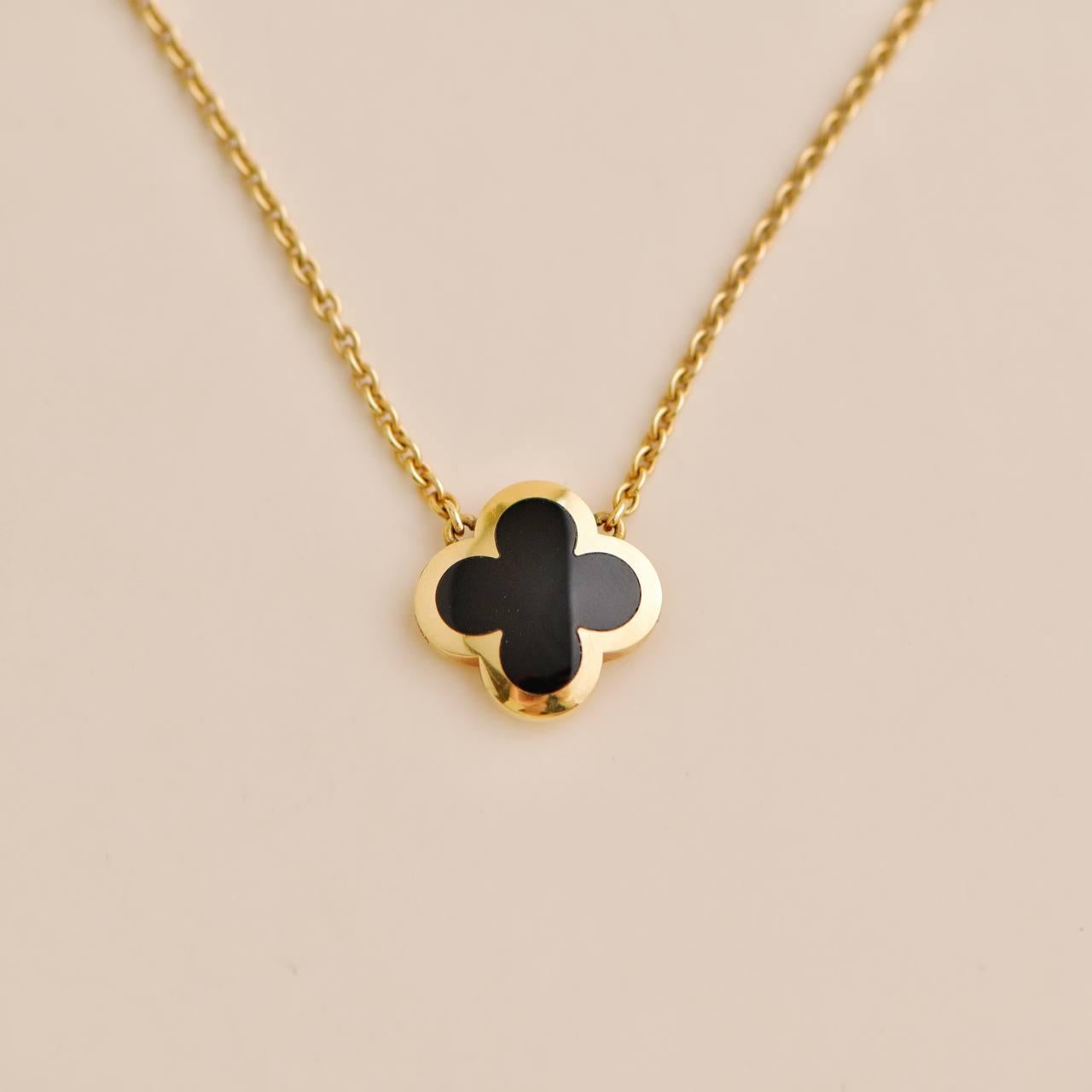 Van Cleef & Arpels Yellow Gold Onyx Pure Alhambra Pendant Necklace In Excellent Condition For Sale In Banbury, GB
