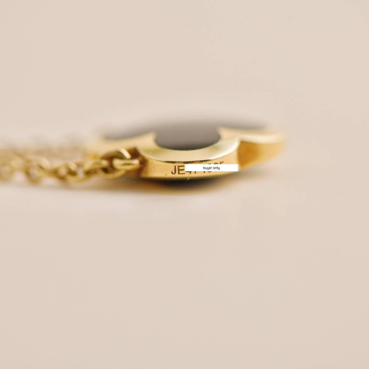 Van Cleef & Arpels Halskette mit reinem Alhambra-Anhänger, Gelbgold Onyx im Angebot 2