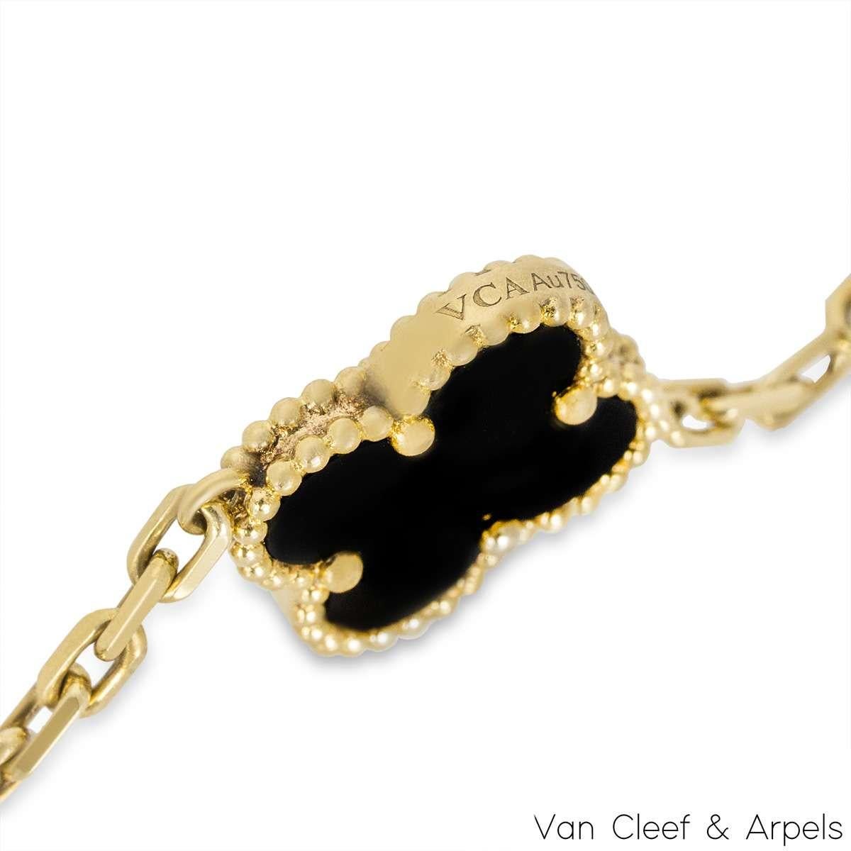 Van Cleef & Arpels Bracelet vintage Alhambra à 5 motifs en or jaune et onyx VCARA41300 Excellent état à London, GB