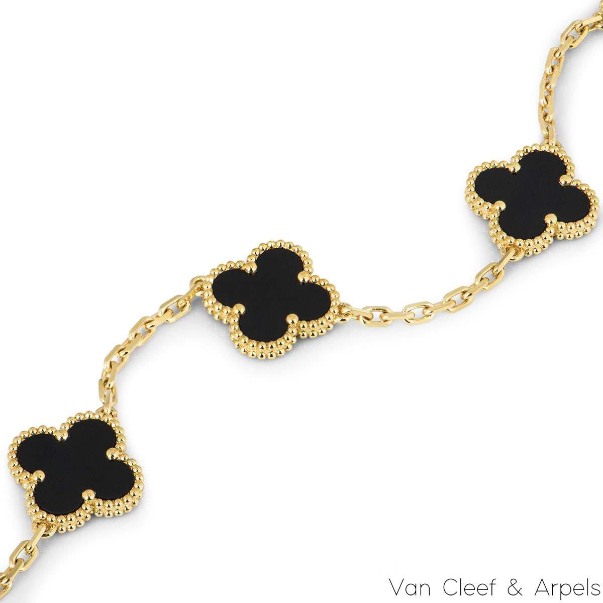 Round Cut Van Cleef & Arpels Yellow Gold Onyx Vintage Alhambra 5 Motif Bracelet VCARA41300 For Sale