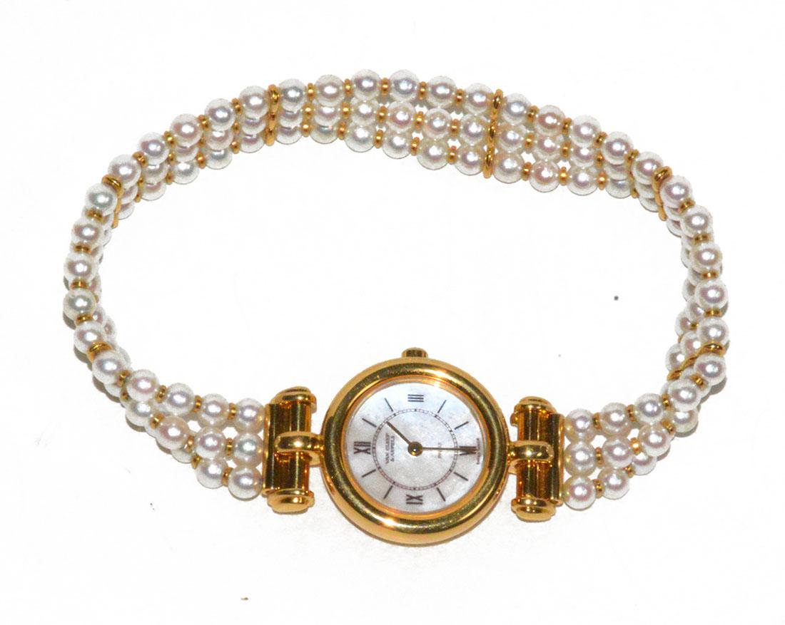 Van Cleef & Arpels Yellow Gold Pearl Bracelet Quartz Wristwatch In New Condition In Teaneck, NJ