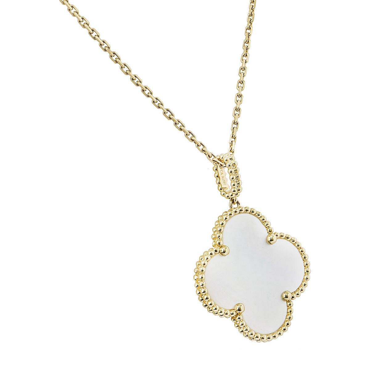Van Cleef & Arpels Collier Magic Alhambra en or jaune perlé VCARO49L00 Pour femmes en vente