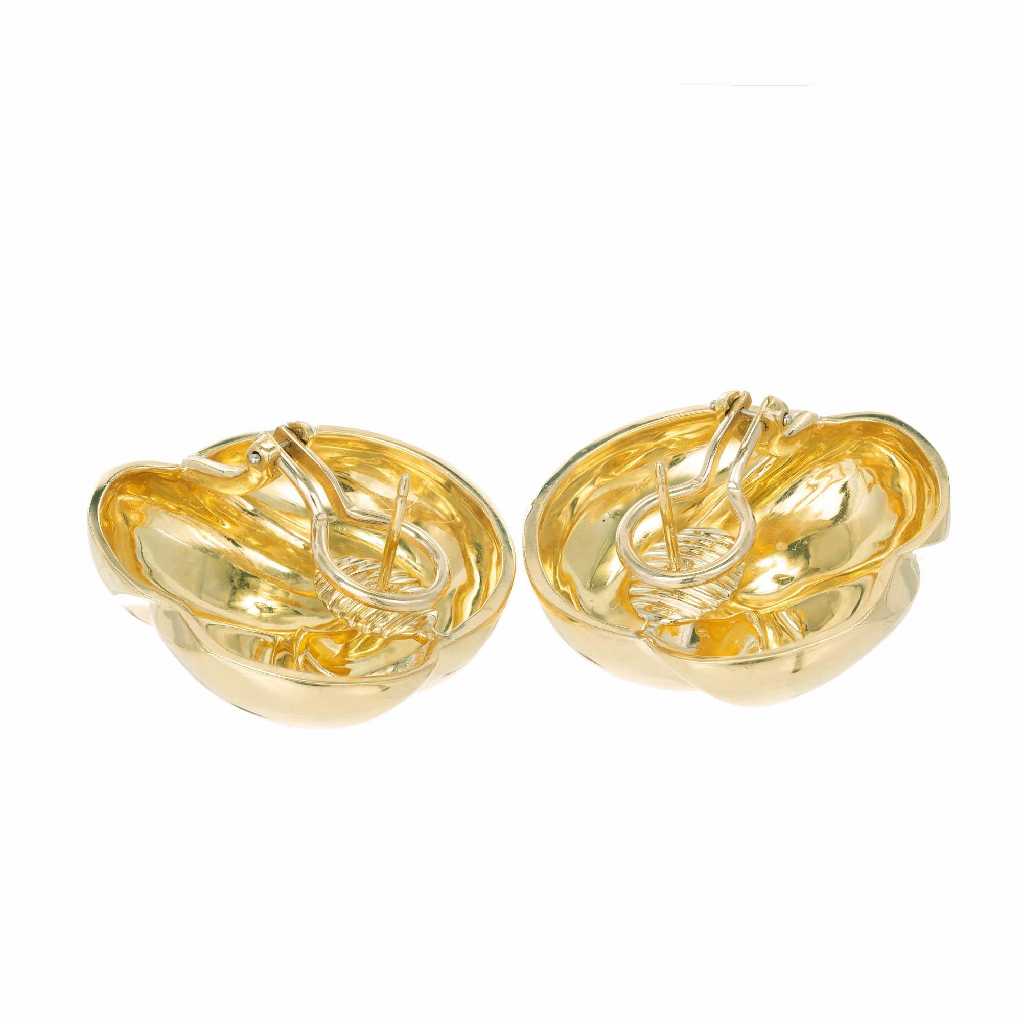 Van Cleef & Arpels Yellow Gold Swirl Clip Post Earrings In Good Condition In Stamford, CT