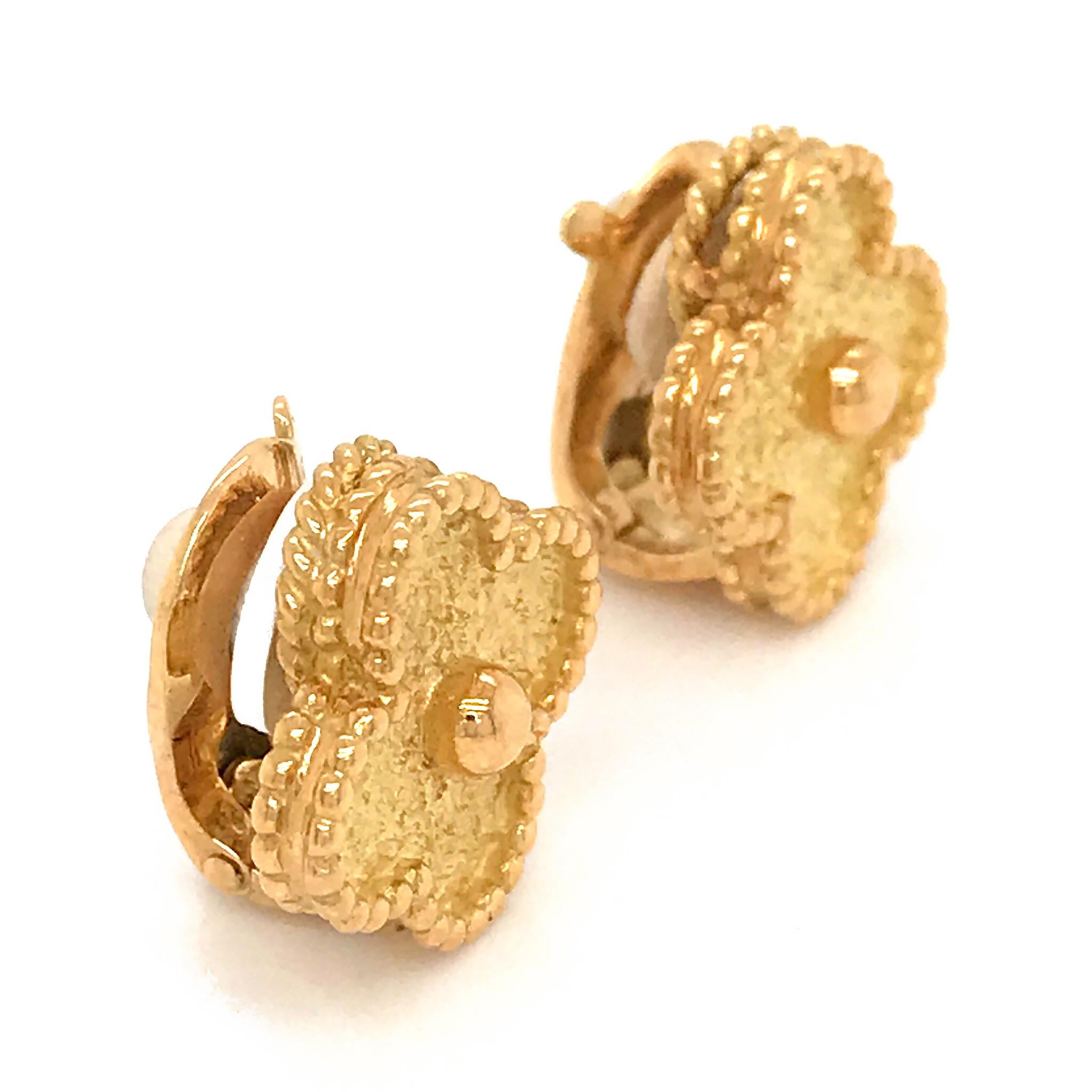 Van Cleef & Arpels
Yellow Gold Vintage Alahambra Clover Clip On Earrings

Yellow gold vintage Alhambra earrings in 18K Yellow Gold.
W: 14.7mm
8.2gr
Omega closure with rubber insert.
Fully hallmarked.
Condition: Excellent.

VCA box not included. Wil