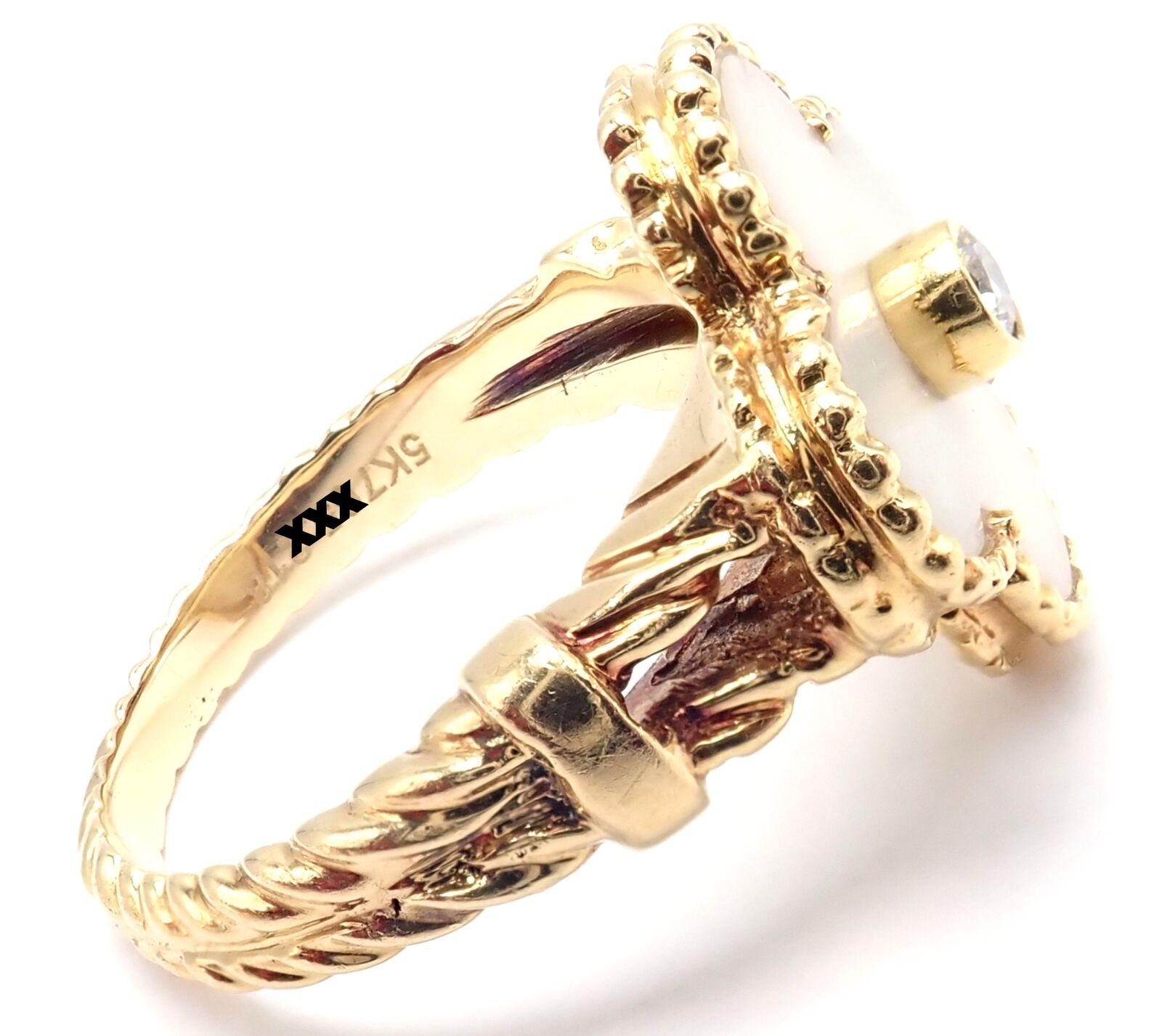Van Cleef & Arpels Alhambra-Ring aus Gelbgold mit weißer Koralle und Diamant (Brillantschliff) im Angebot