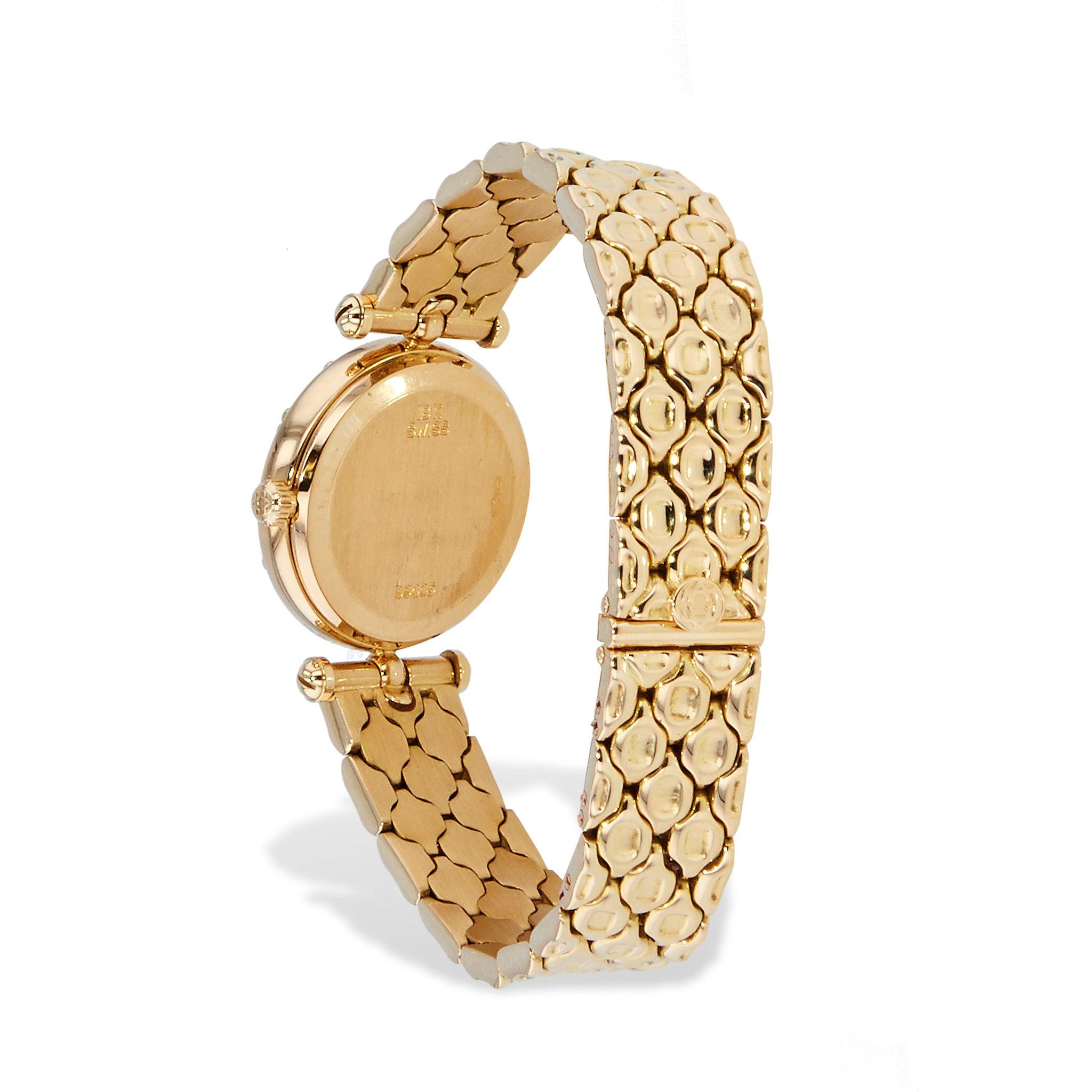 This luxury timepiece from Van Cleef & Arpels is a timeless addition to any wardrobe. It's crafted from 18kt yellow gold and features a sleek design with an 18 kt. yellow gold bracelet.  
Van Cleef & Arpels Yellow Gold 
White Diamonds Collection