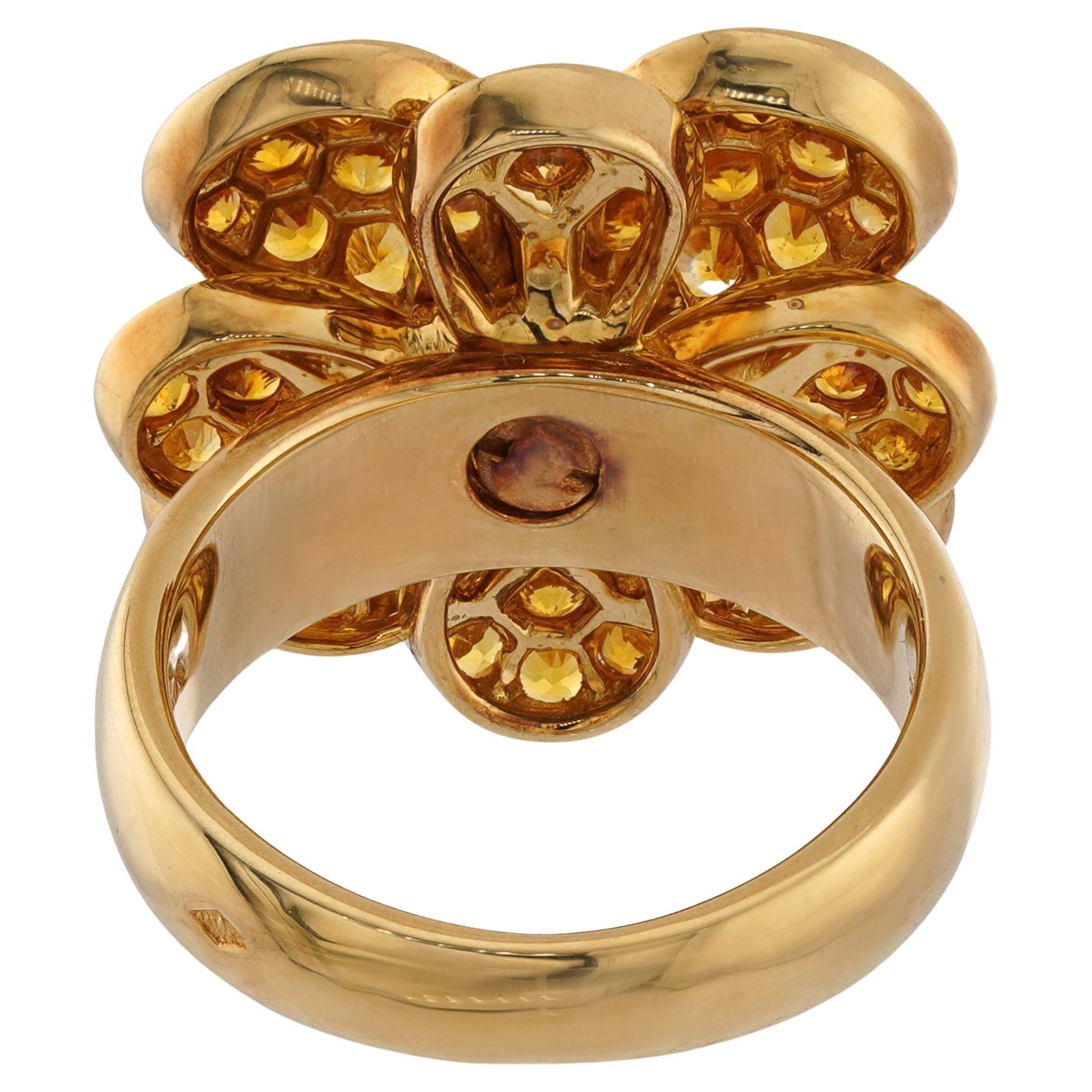 VAN CLEEF & ARPELS Yellow Sapphire Diamond Gold Flower Ring In Excellent Condition For Sale In New York, NY