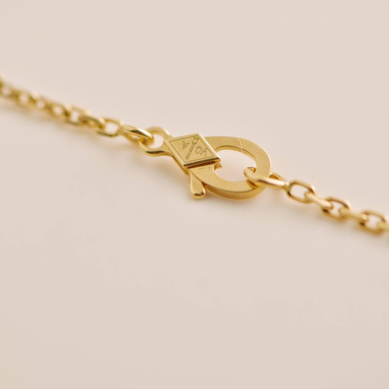 Van Cleef & Arpels Zodiaque Medal Geminorum Yellow Gold Pendant Necklace For Sale 6