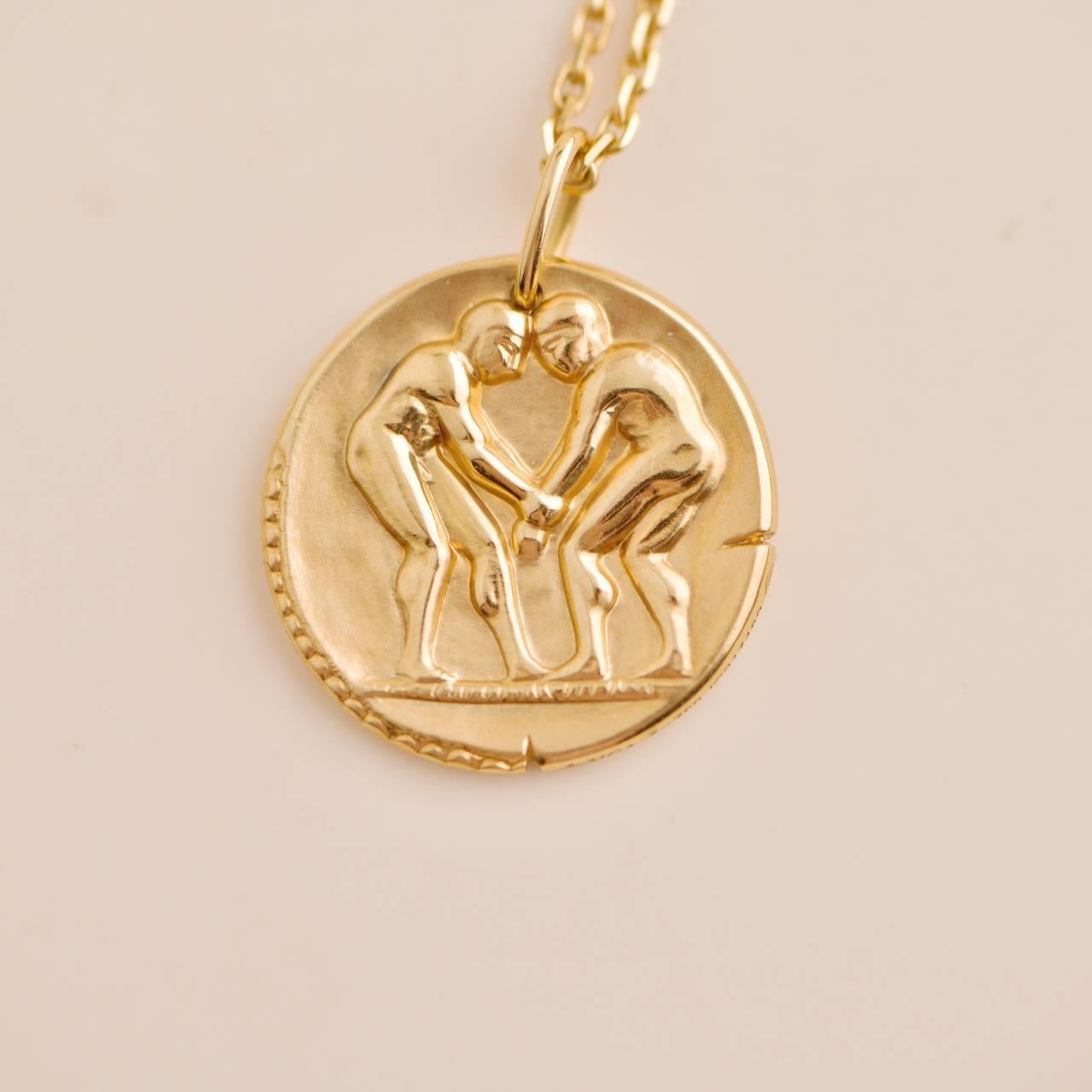 Van Cleef & Arpels Zodiaque Medal Geminorum Yellow Gold Pendant Necklace For Sale 1
