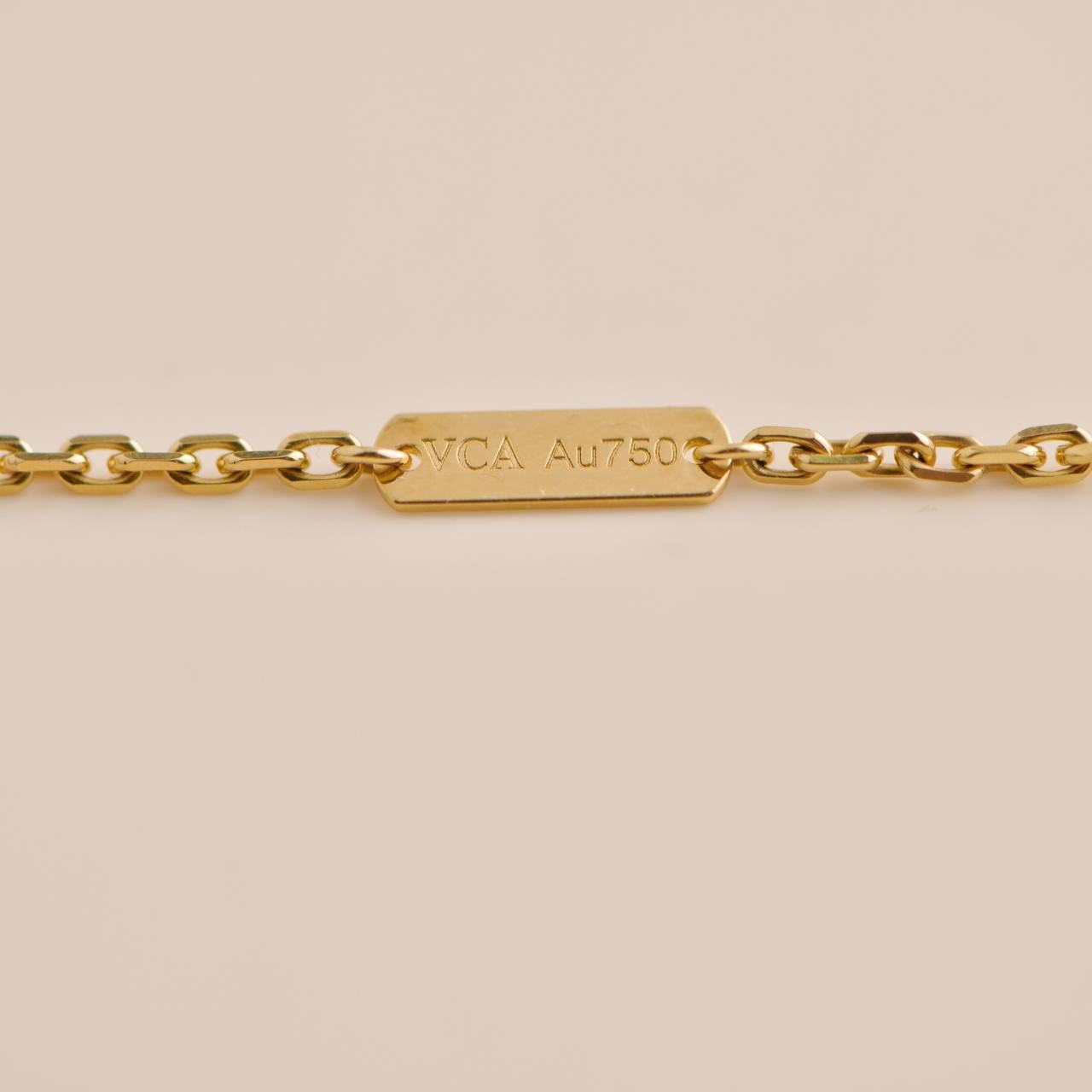 Van Cleef & Arpels Zodiaque Medal Geminorum Yellow Gold Pendant Necklace 4
