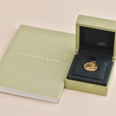 Van Cleef & Arpels Zodiaque medal Leonis 18k Yellow Gold Pendant
