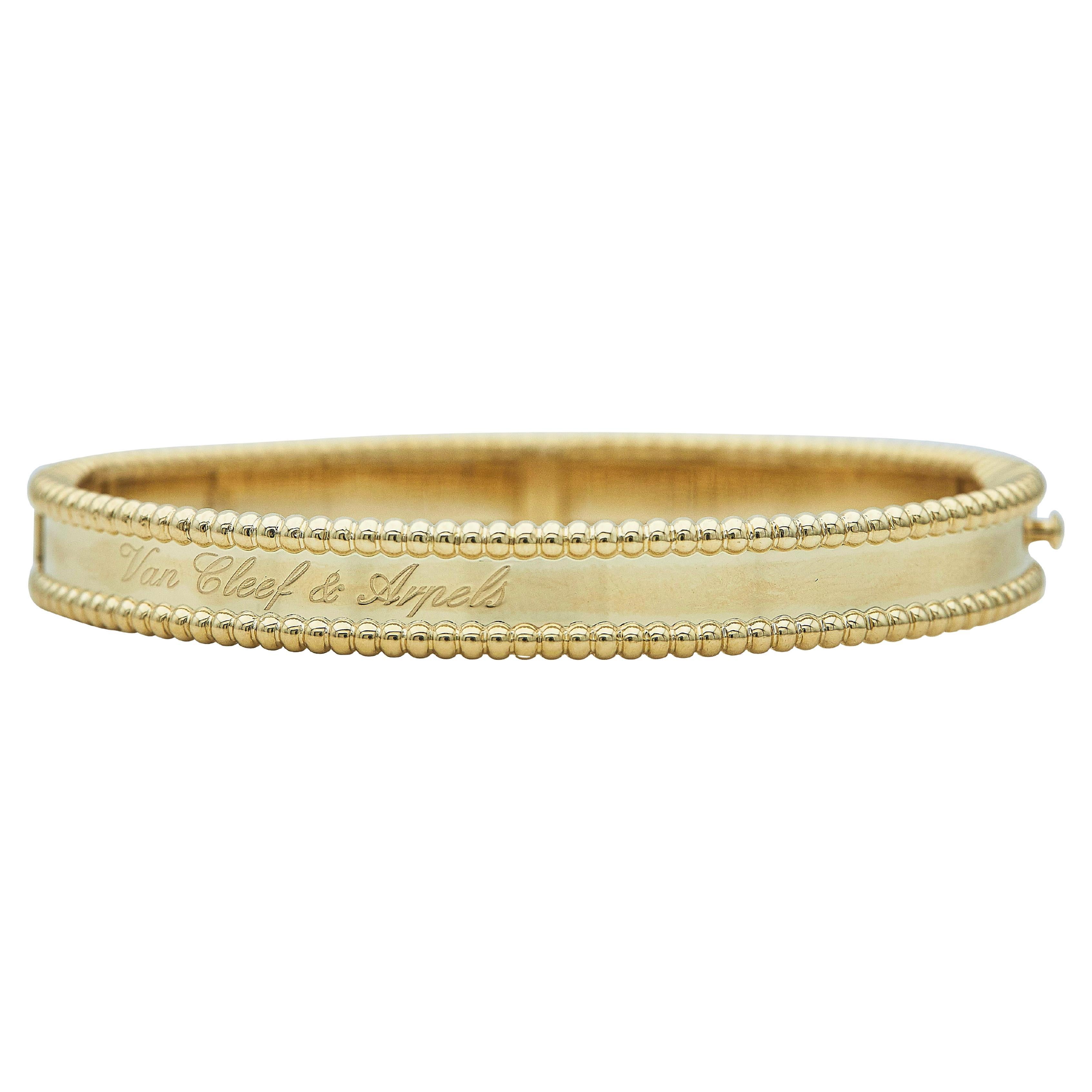 Van Cleef & Arpels	Perlée-Signatur-Armband 18K Gelbgold Medium Modell Größe M im Angebot