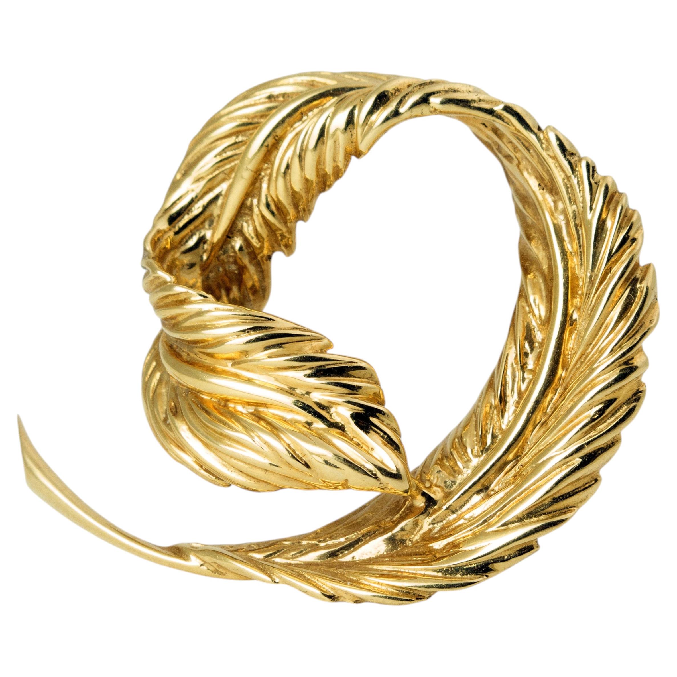 Pre-owned Van Cleef & Arpels Van Cleef & Arpes 18k Gold Overlapping Feather Brooch In Multiple