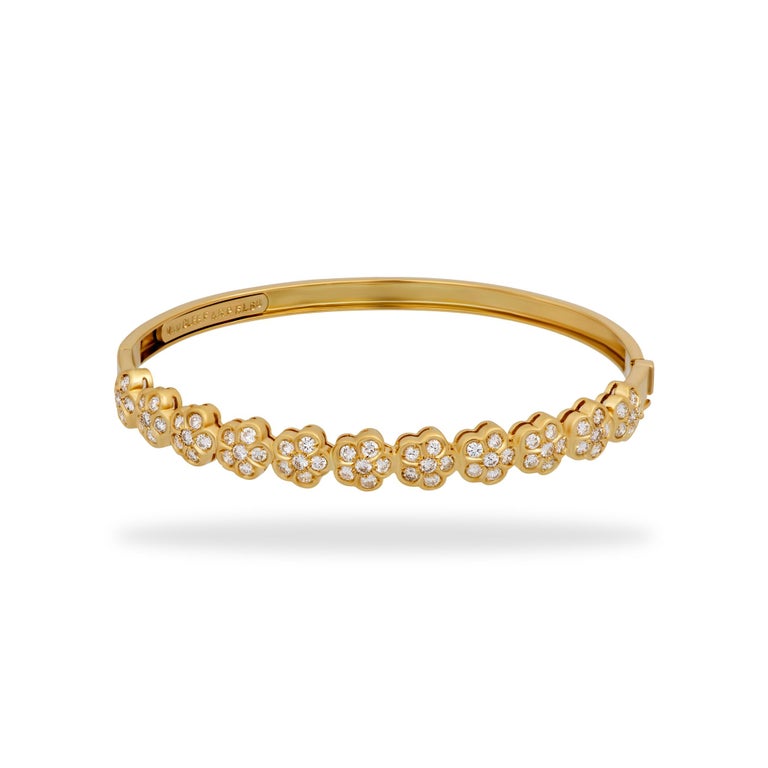 Van Cleef and Arpels 18 Karat Yellow Gold Diamond Trefle Bracelet For Sale  at 1stDibs | van cleef trefle, bracelet trefle van cleef