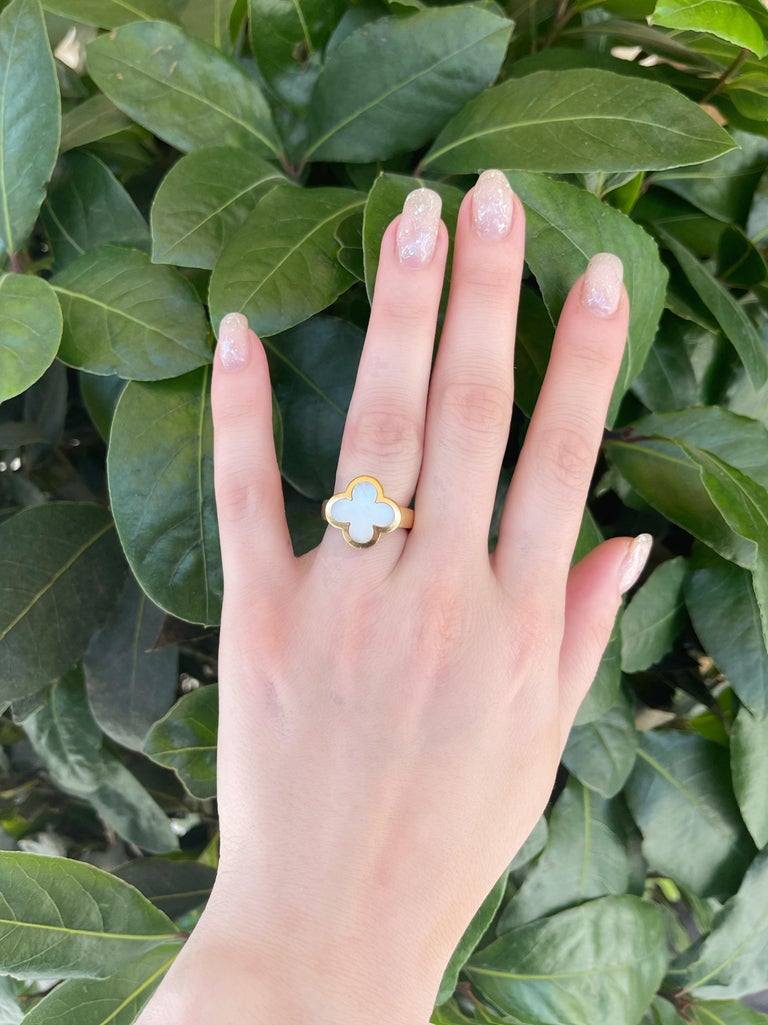 Van Cleef Arples Alhambra Mother of Pearl 18 Karat Yellow Gold Ring