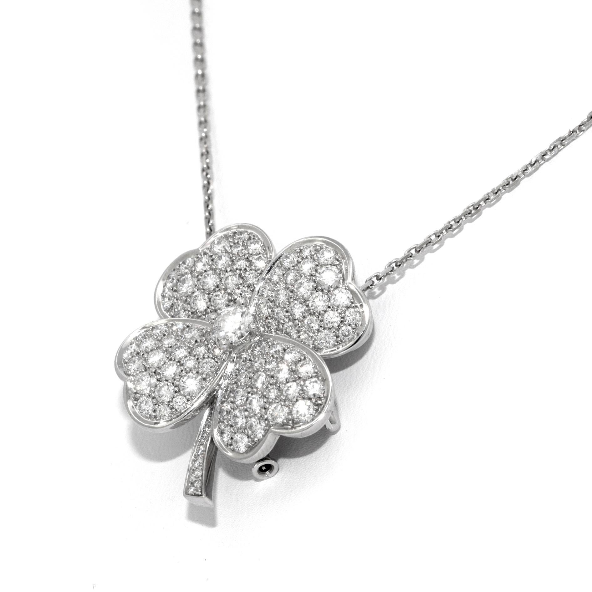 Composed of four heart-shaped petals, Cosmos™ is inspired by one of Van Cleef & Arpels' signature flowers, dating from the 1950s. The naturalistic design creates a strong sense of movement.

Cosmos clip pendant, large model, white gold, round