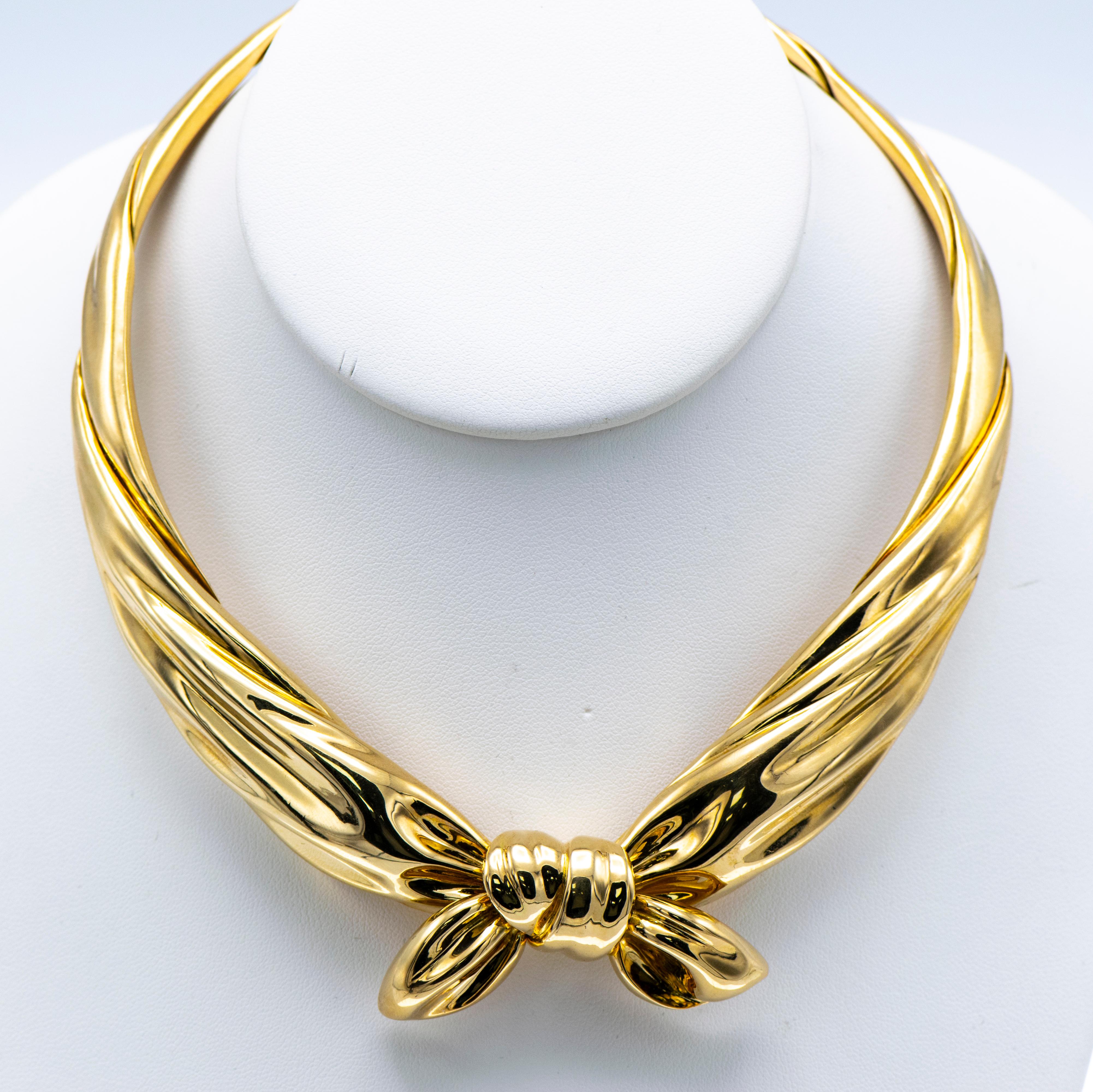 Van Cleef & Arpels Karat Gold Bow Knot Necklace In Excellent Condition In New York, NY