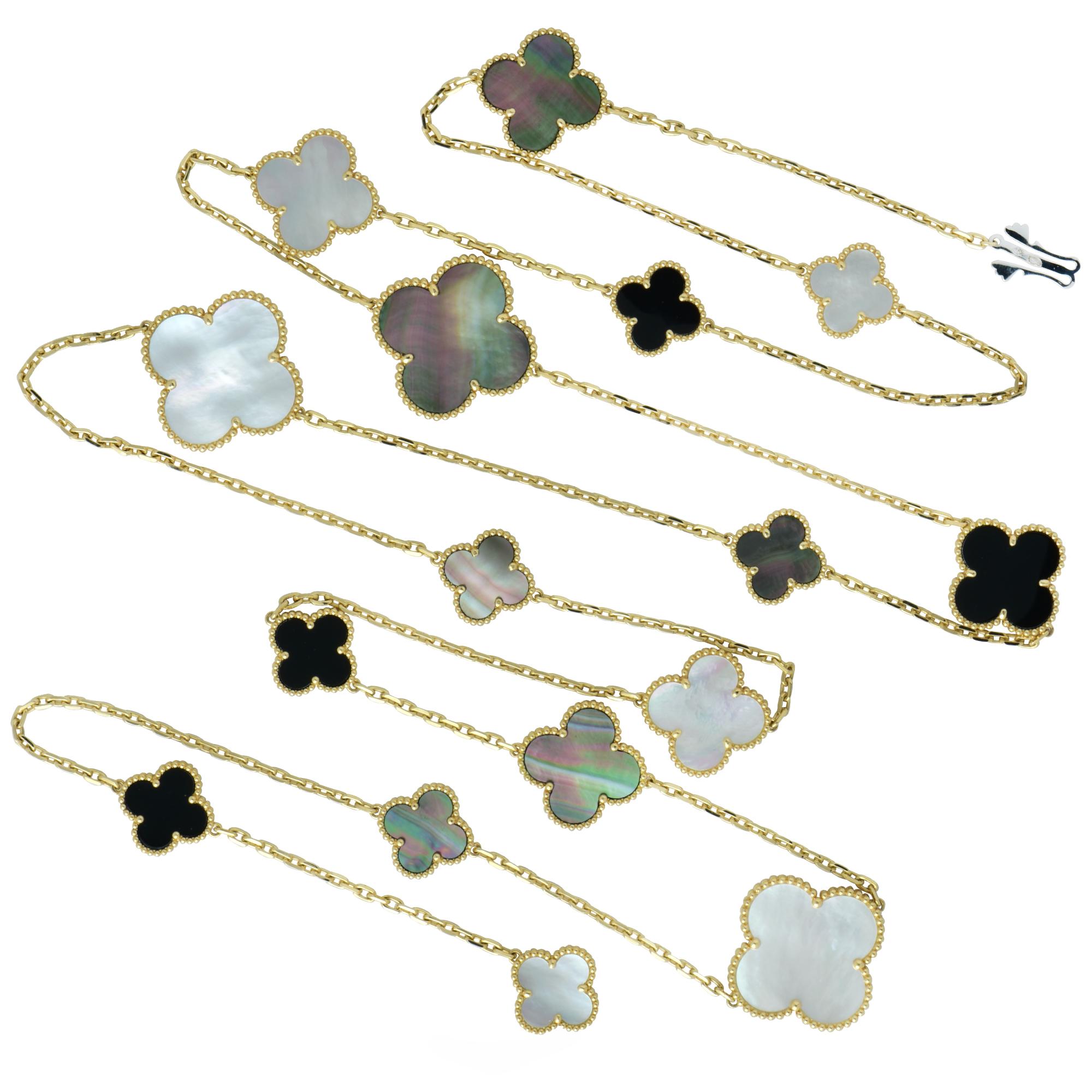 Van Cleef & Arples Magic Alhambra Long Collier:: 16 Motifs- Excellent état à Miami, FL