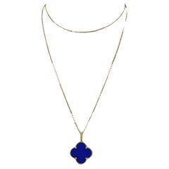 Van Cleef Collier long pendentif magique Alhambra en agate bleue et or jaune 18 carats