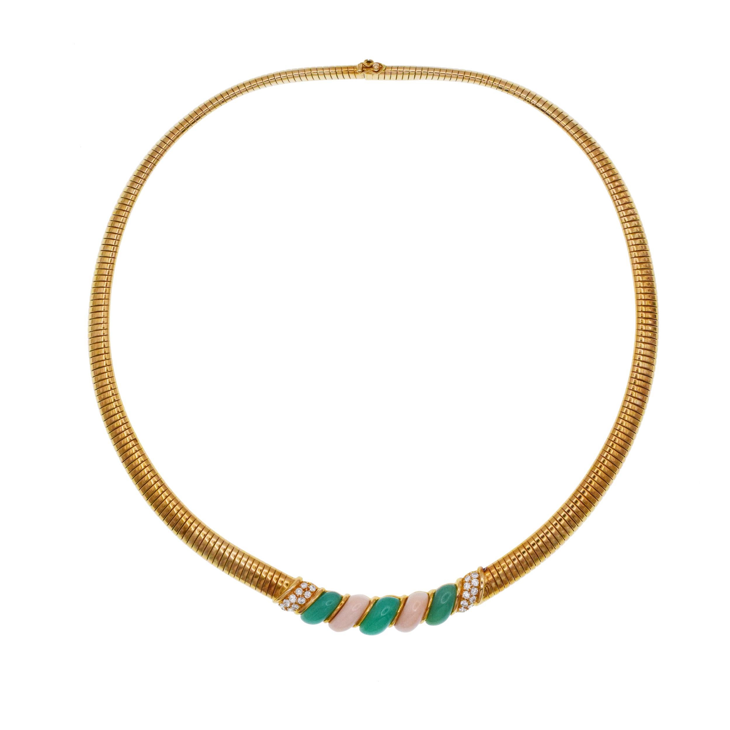 Artista Collana e orecchini Van Cleef in crisoprasio, corallo e diamanti. in vendita