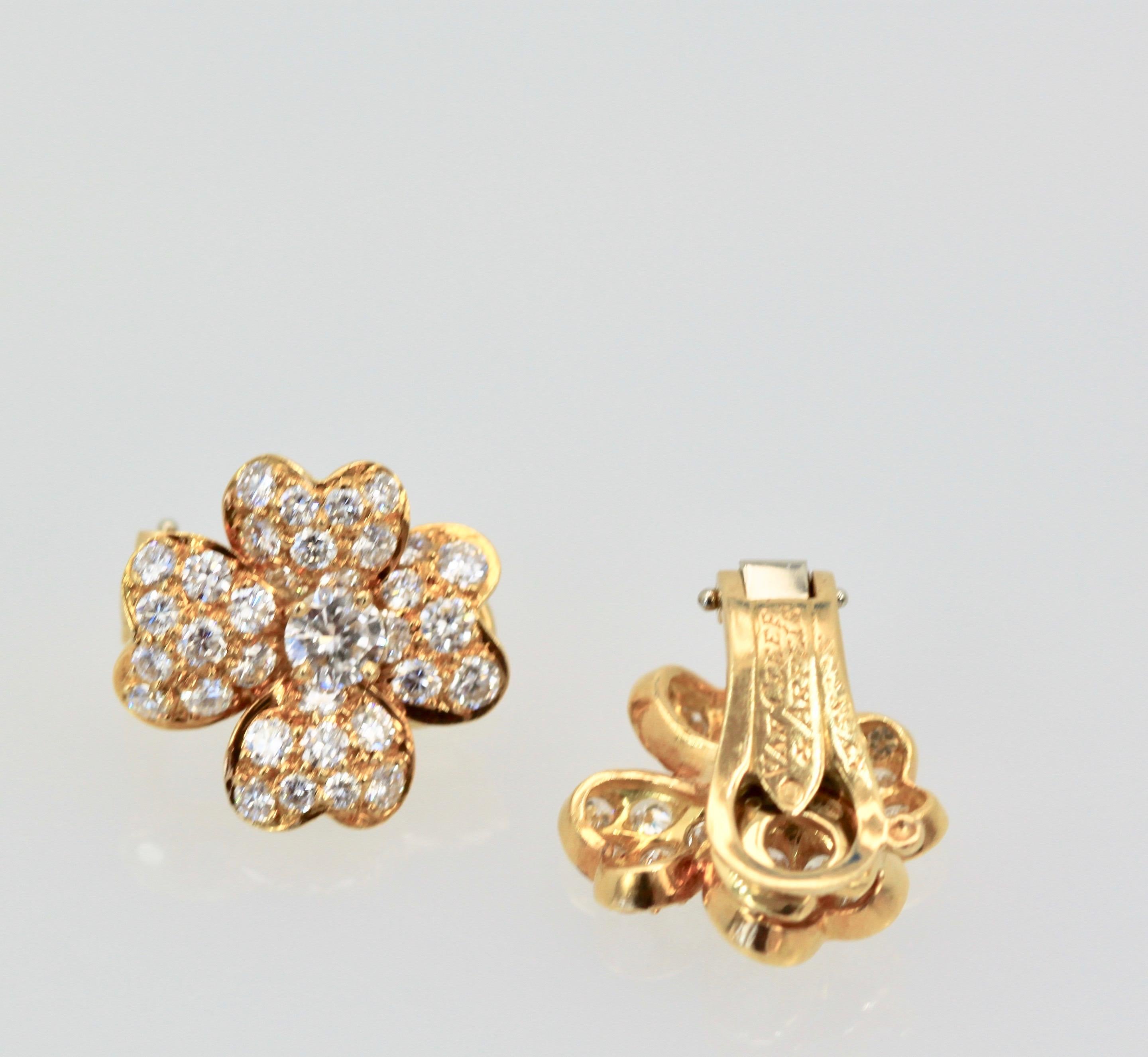 Van Cleef Cosmos Diamond Earrings Small 18 Karat Yellow Gold In Excellent Condition In North Hollywood, CA
