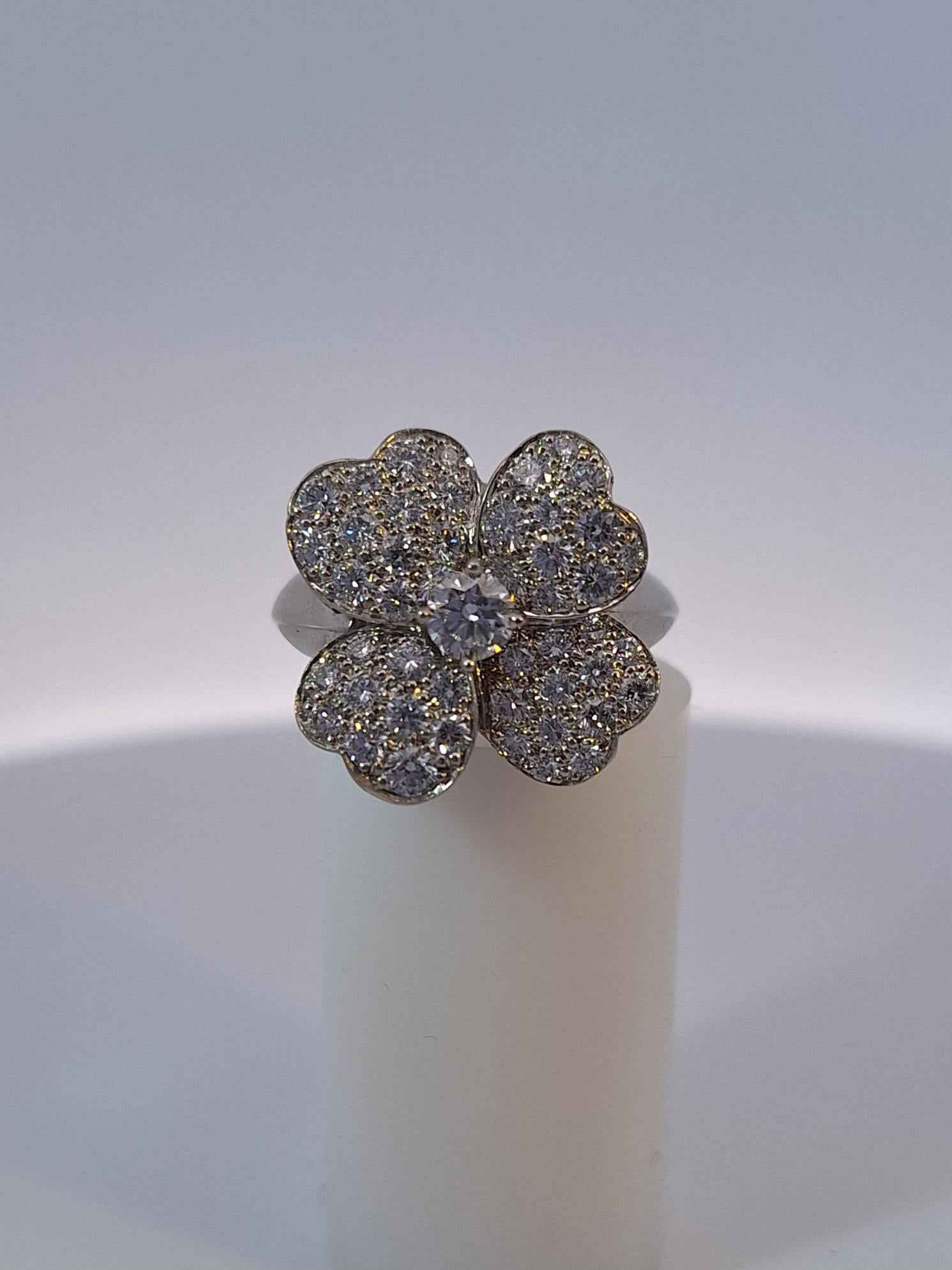 Van Cleef & Arpels, anillo de diamantes modelo mediano 