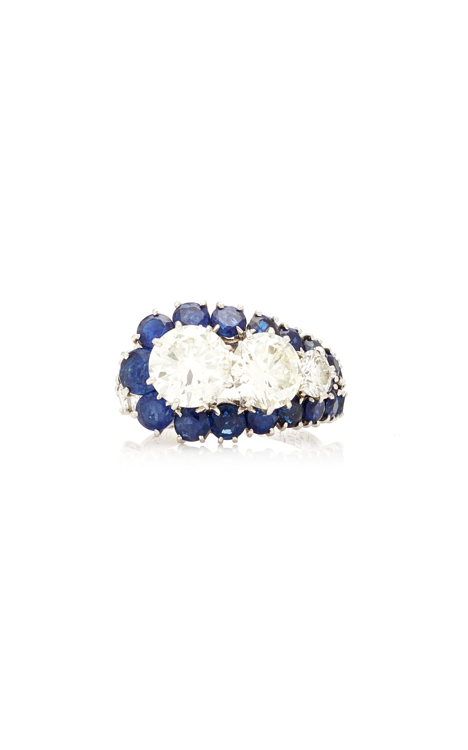 Van Cleef & Arpels ring in white gold with 3 diamonds (respectively 0.5, 1.5, and 2 cts) and sapphires. Made in France, circa 1950 