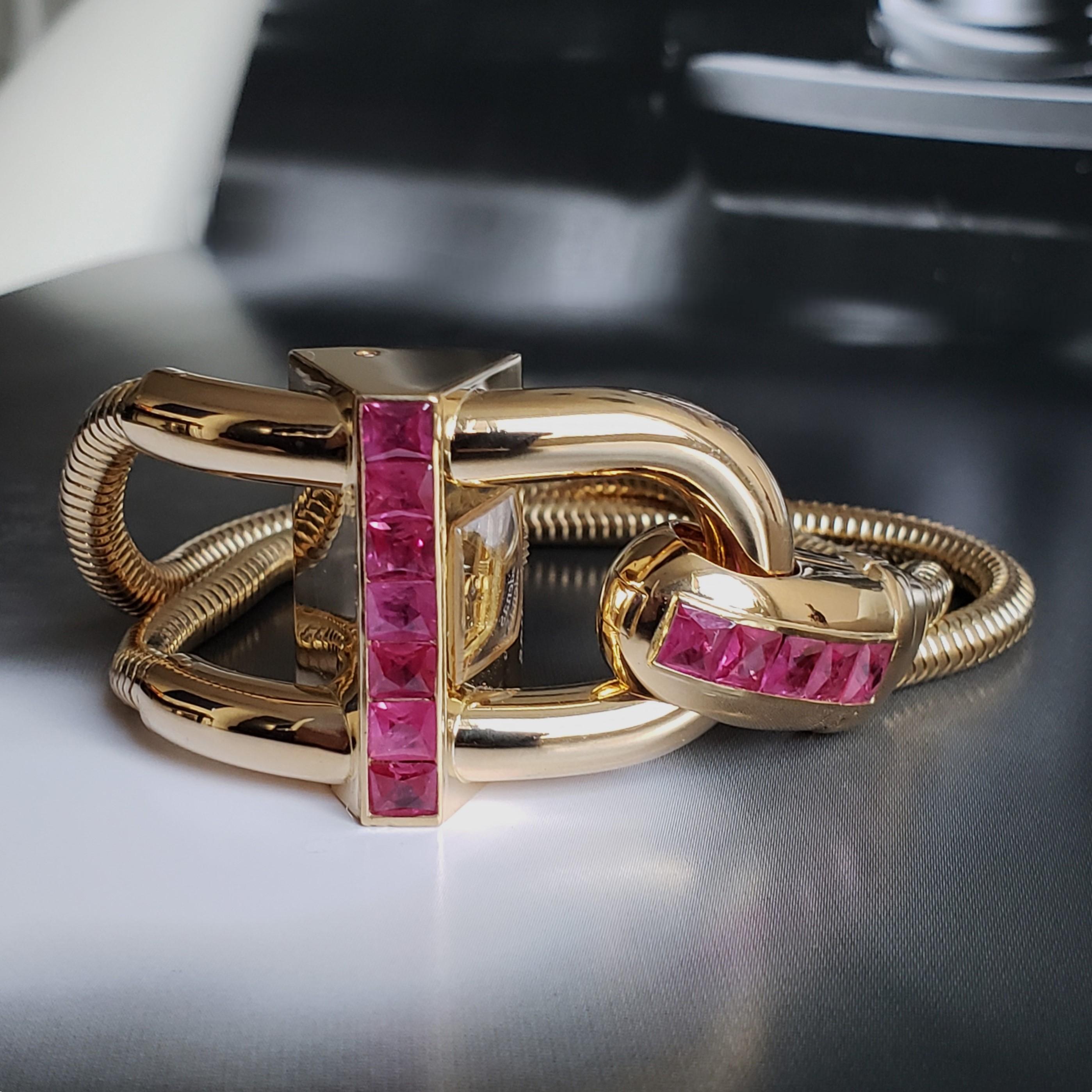 VAN CLEEF EN ARPELS Cadenas Armbanduhr mit Vorhängeschloss- 18K Gold Mystery Set Rubine im Angebot 13