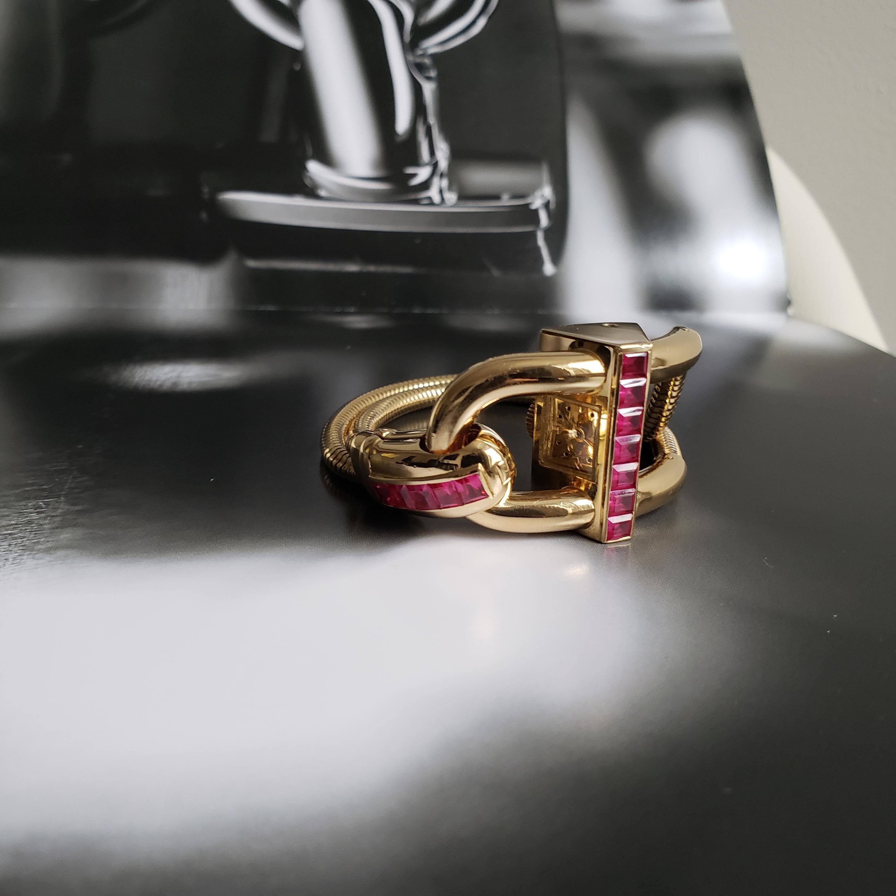 VAN CLEEF EN ARPELS Reloj Pulsera Candado Cadenas - Oro 18K Misterioso Conjunto Rubíes en venta 4