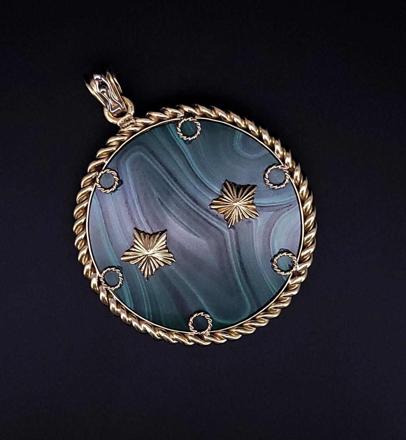 Van Cleef Français Pendentif Zodiac en or jaune 18k malachite diamant et émeraude Unisexe en vente