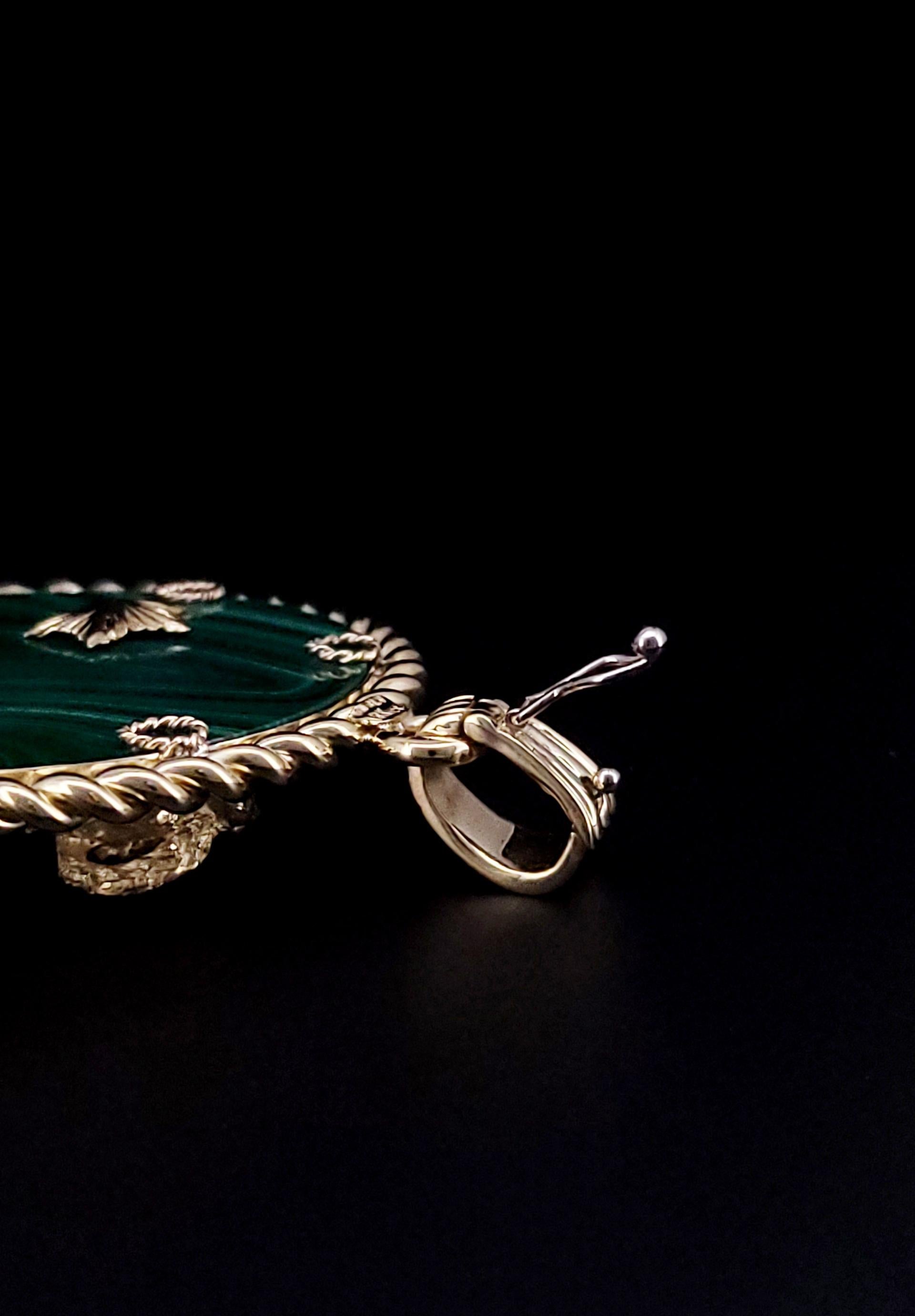 Van Cleef Français Pendentif Zodiac en or jaune 18k malachite diamant et émeraude en vente 2