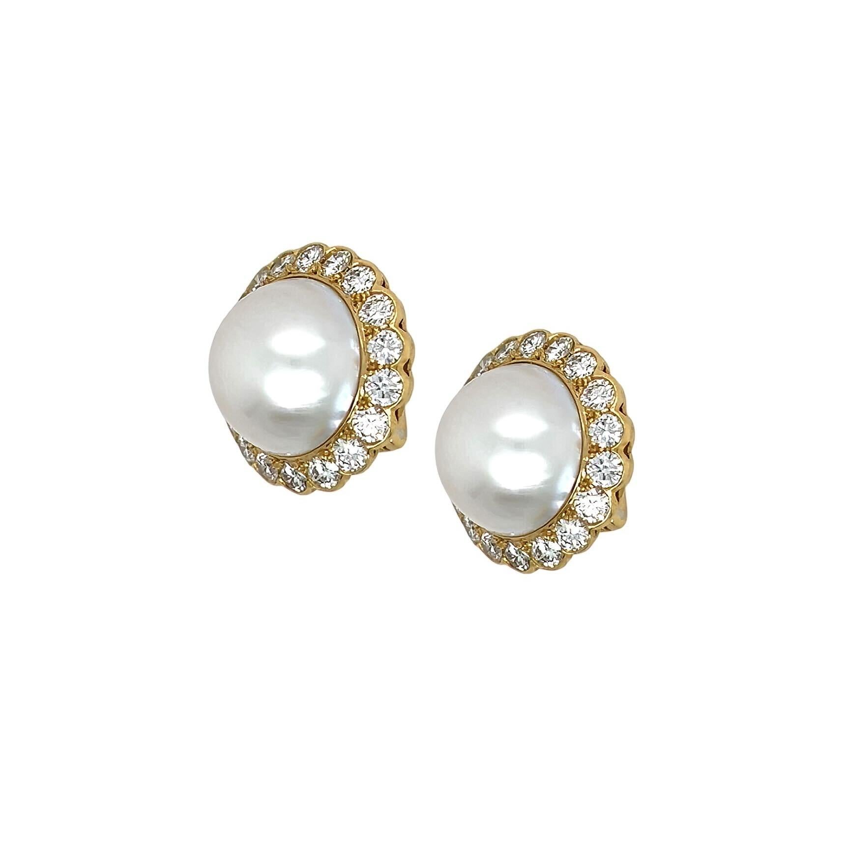 VAN CLEEF Orecchini a bottone in oro con perle e diamanti In condizioni buone in vendita a New York, NY