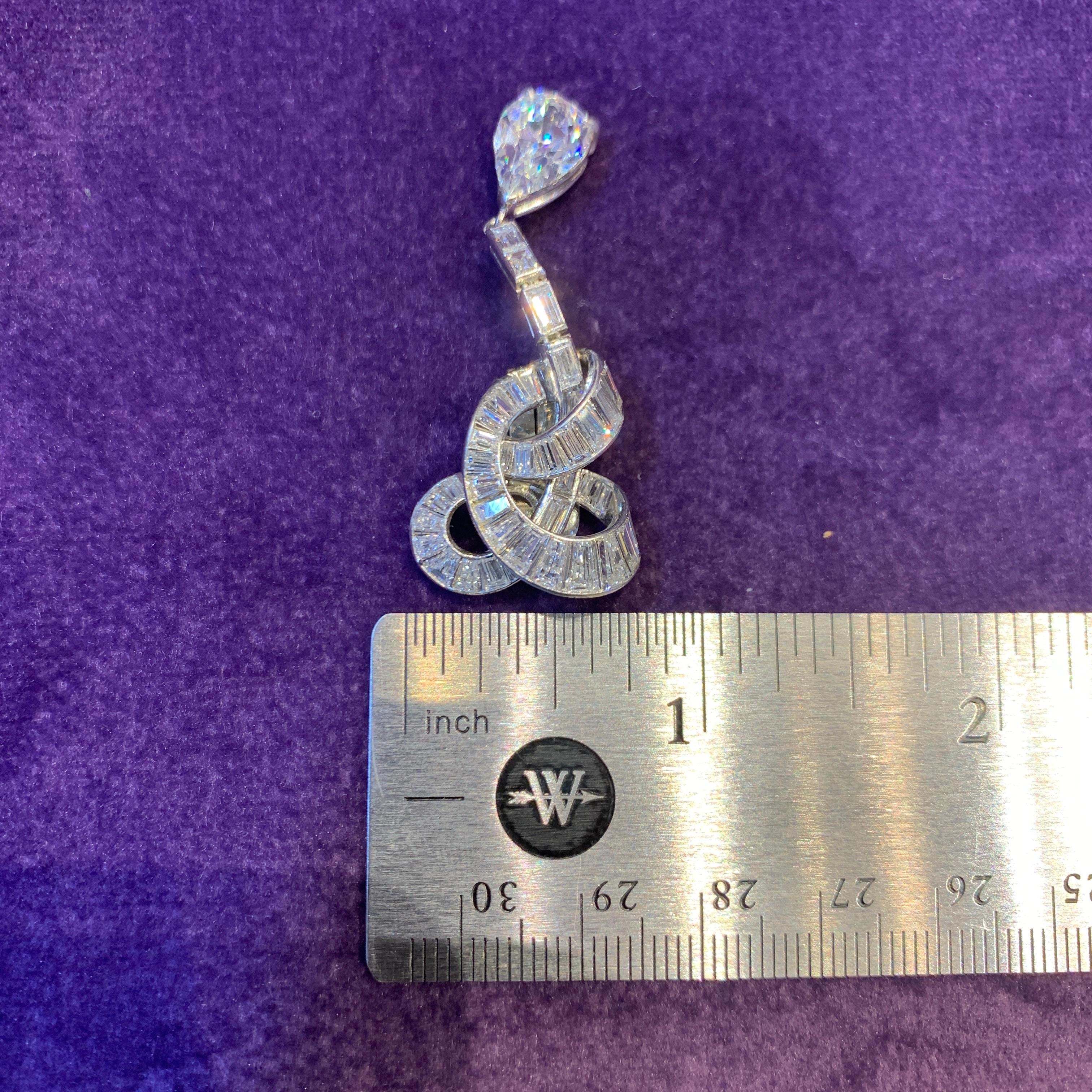 Women's Van Cleef & Arpels Pear Shape Diamond Earrings For Sale