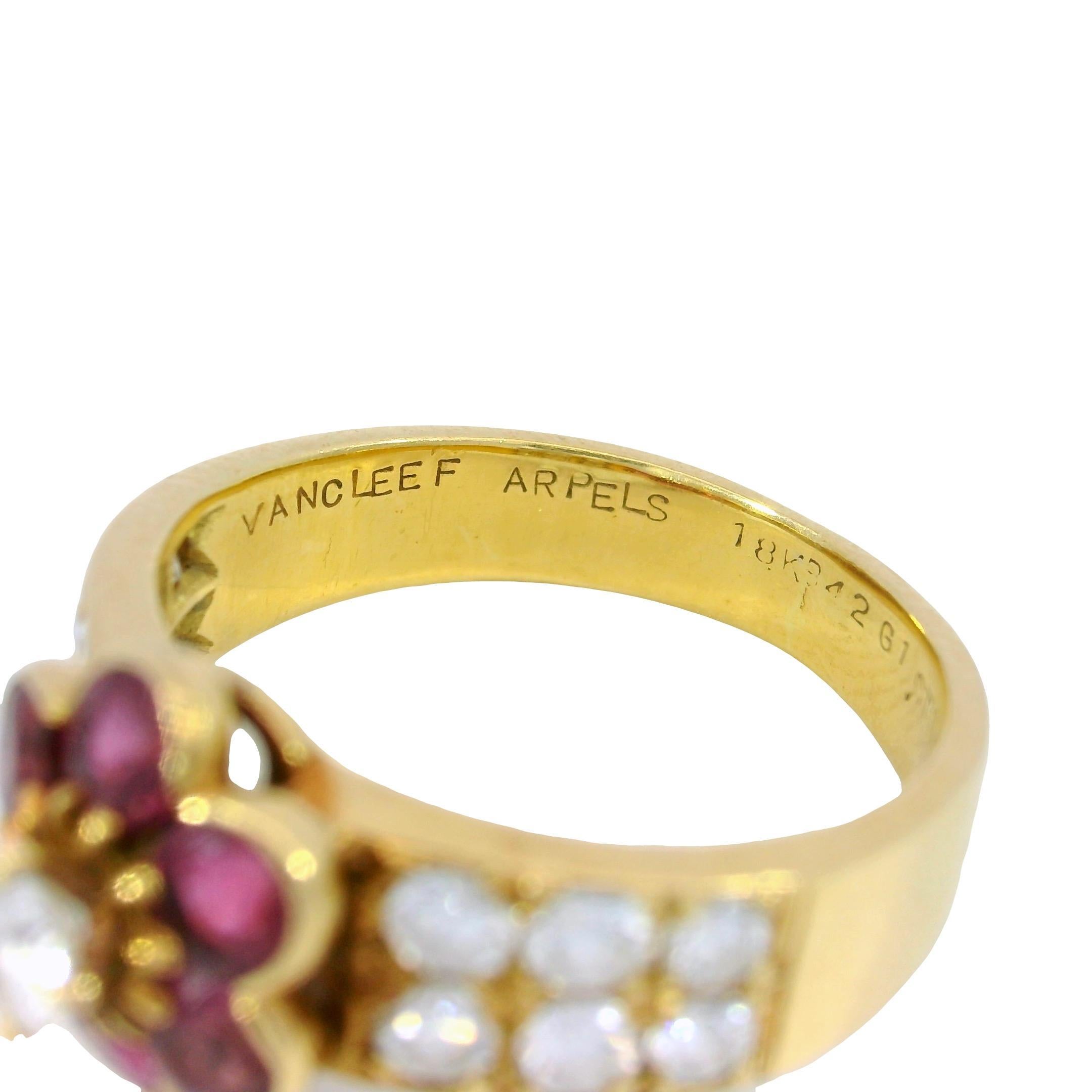 Van Cleef Ruby Diamond Cluster Flower Ring Or jaune 18K Taille 5.25 en vente 5