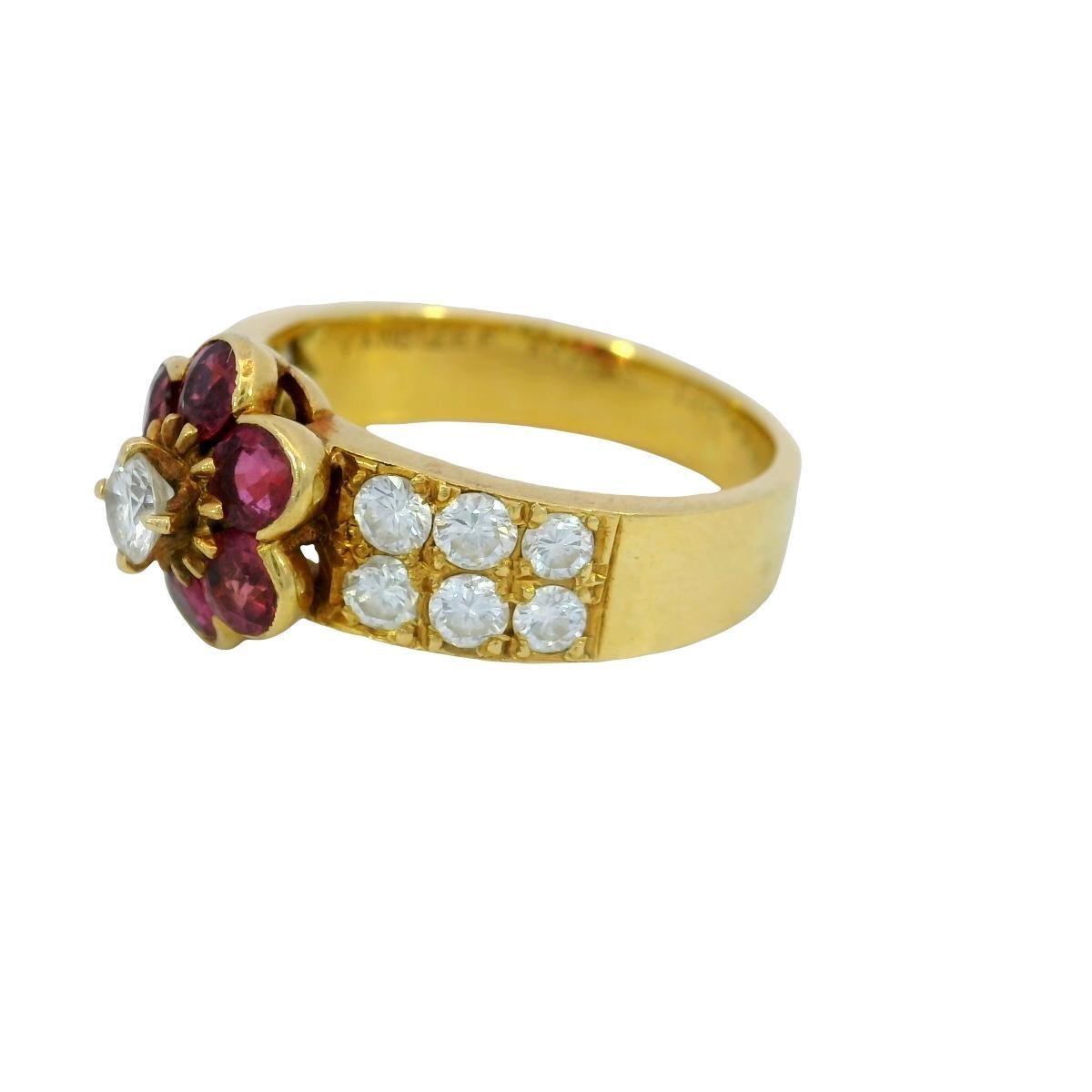 Van Cleef Ruby Diamond Cluster Flower Ring Or jaune 18K Taille 5.25 Bon état - En vente à Fairfield, CT