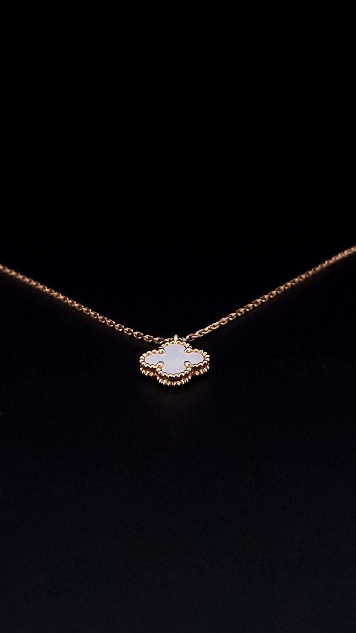 Van Cleef Sweet Alhambra 18K Yellow Gold and MOP Pendant Necklace In Excellent Condition In New York, NY
