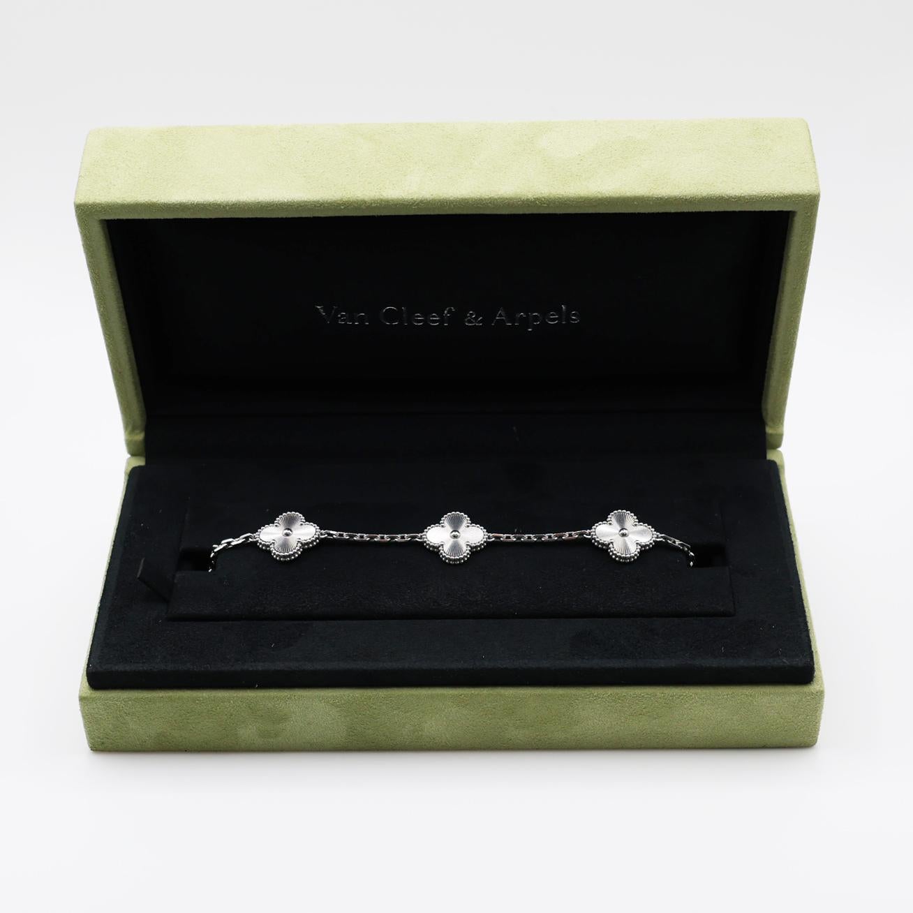 Van Cleef Vintage Alhambra, 5 motifs, or blanc Excellent état à Los Angeles, CA